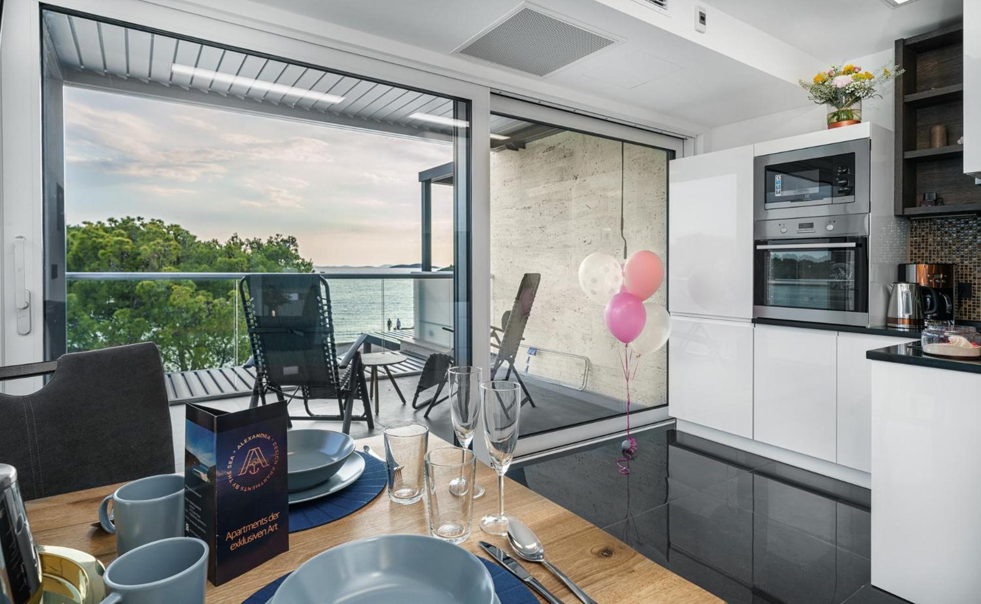 Apartment with Sea View - Photo 6