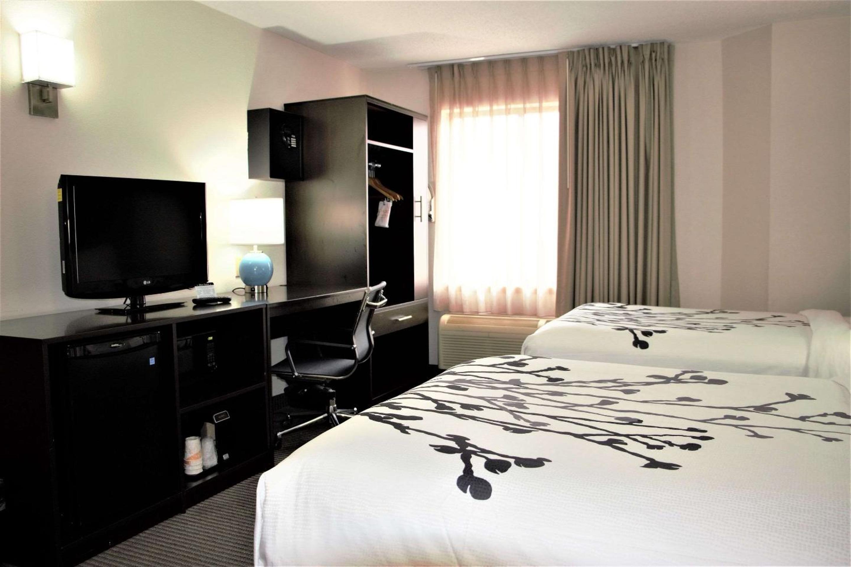 Standard Double Room with Two Double Beds - Non-Smoking - Photo 3