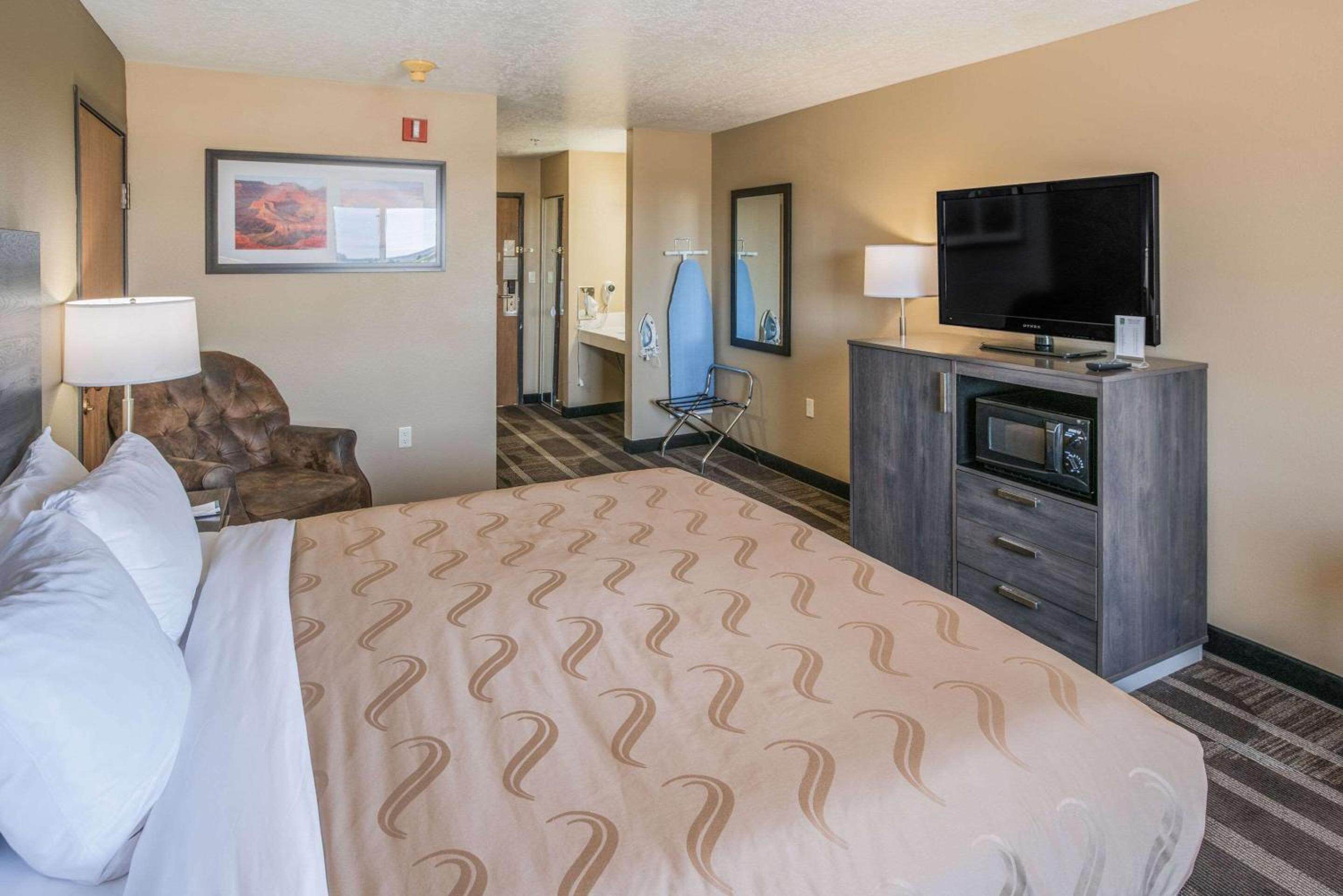 King Room - Accessible/Non-Smoking - Photo 3