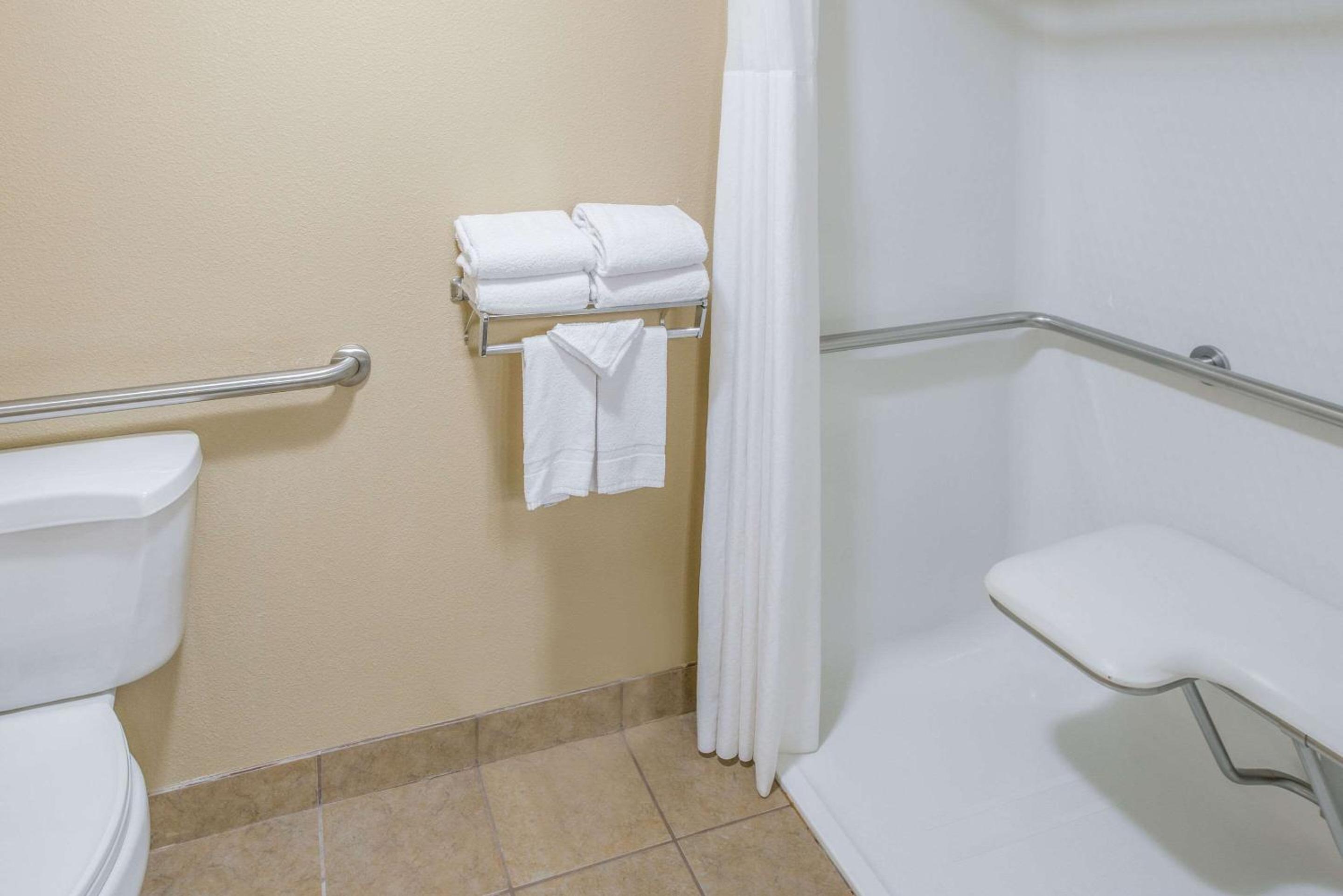 King Room - Accessible/Non-Smoking - Photo 4