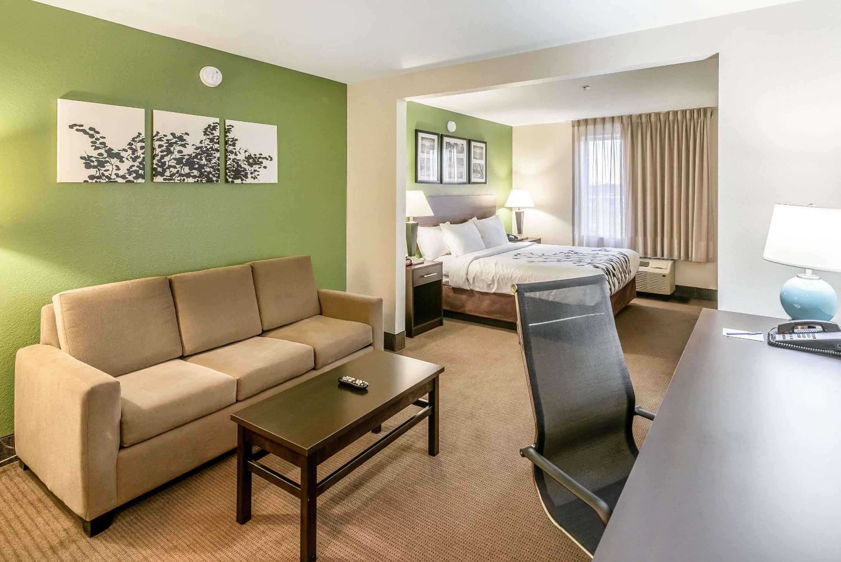 King Suite with Shower - Photo 2