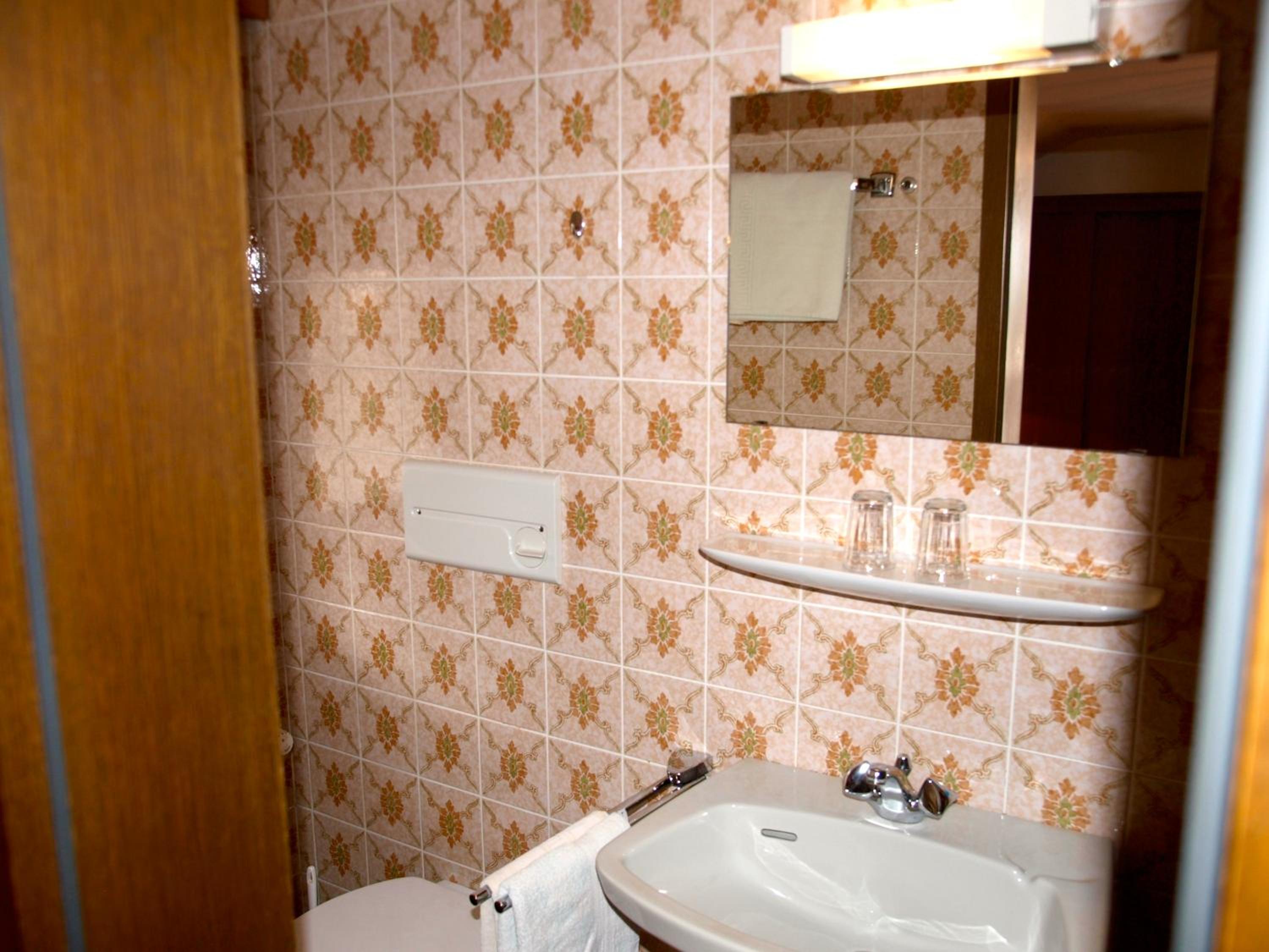Standard Single Room with Shared Bathroom photo 3