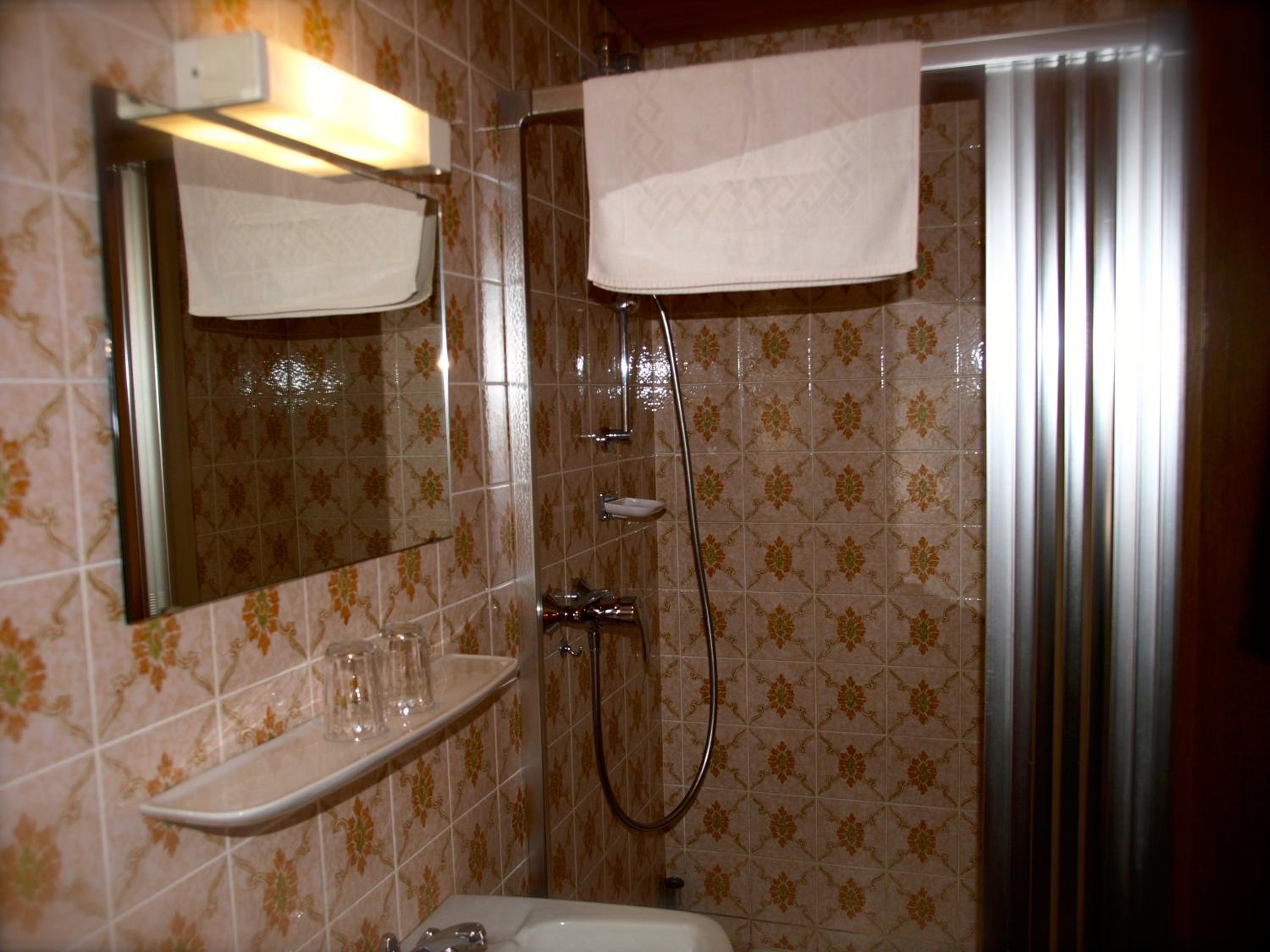 Single Room with Shared Bathroom and Balcony photo 3