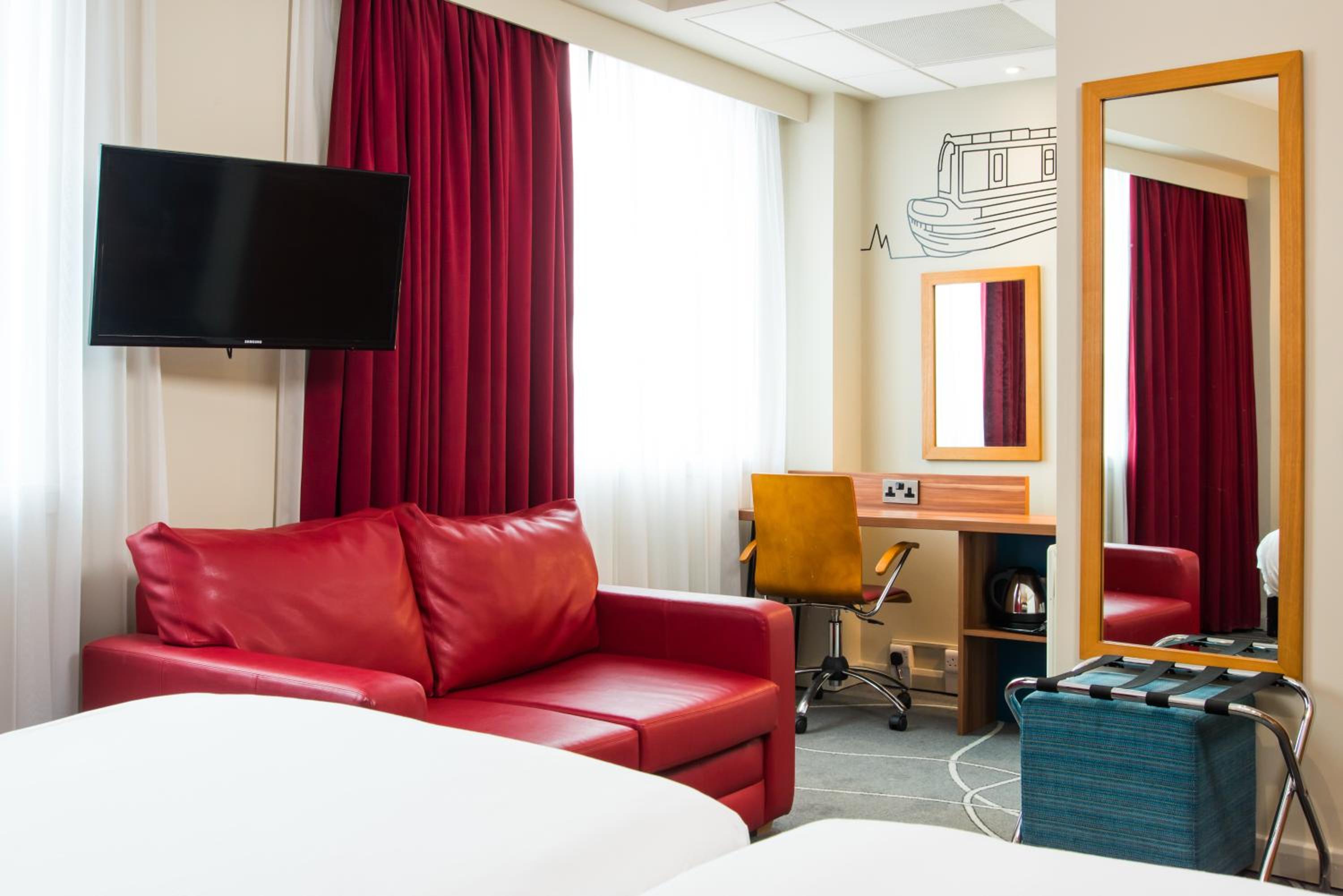 Standard Twin Room - Photo 8