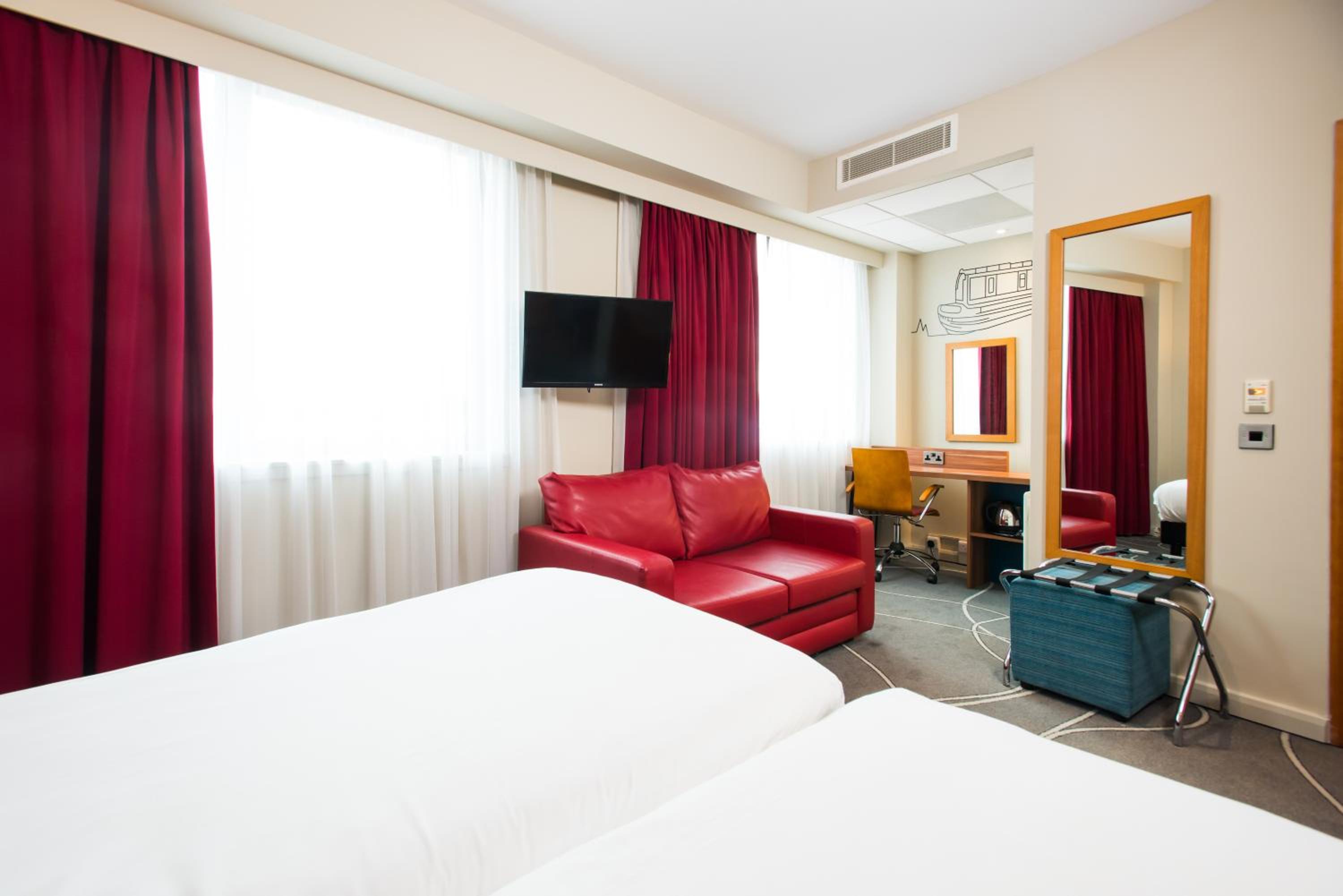 Standard Twin Room - Photo 9