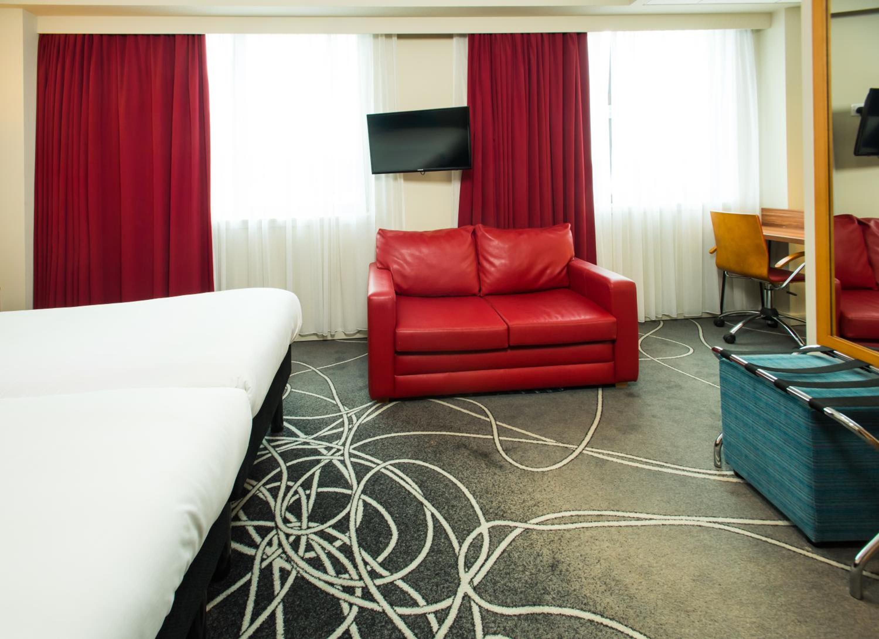 Standard Twin Room - Photo 10