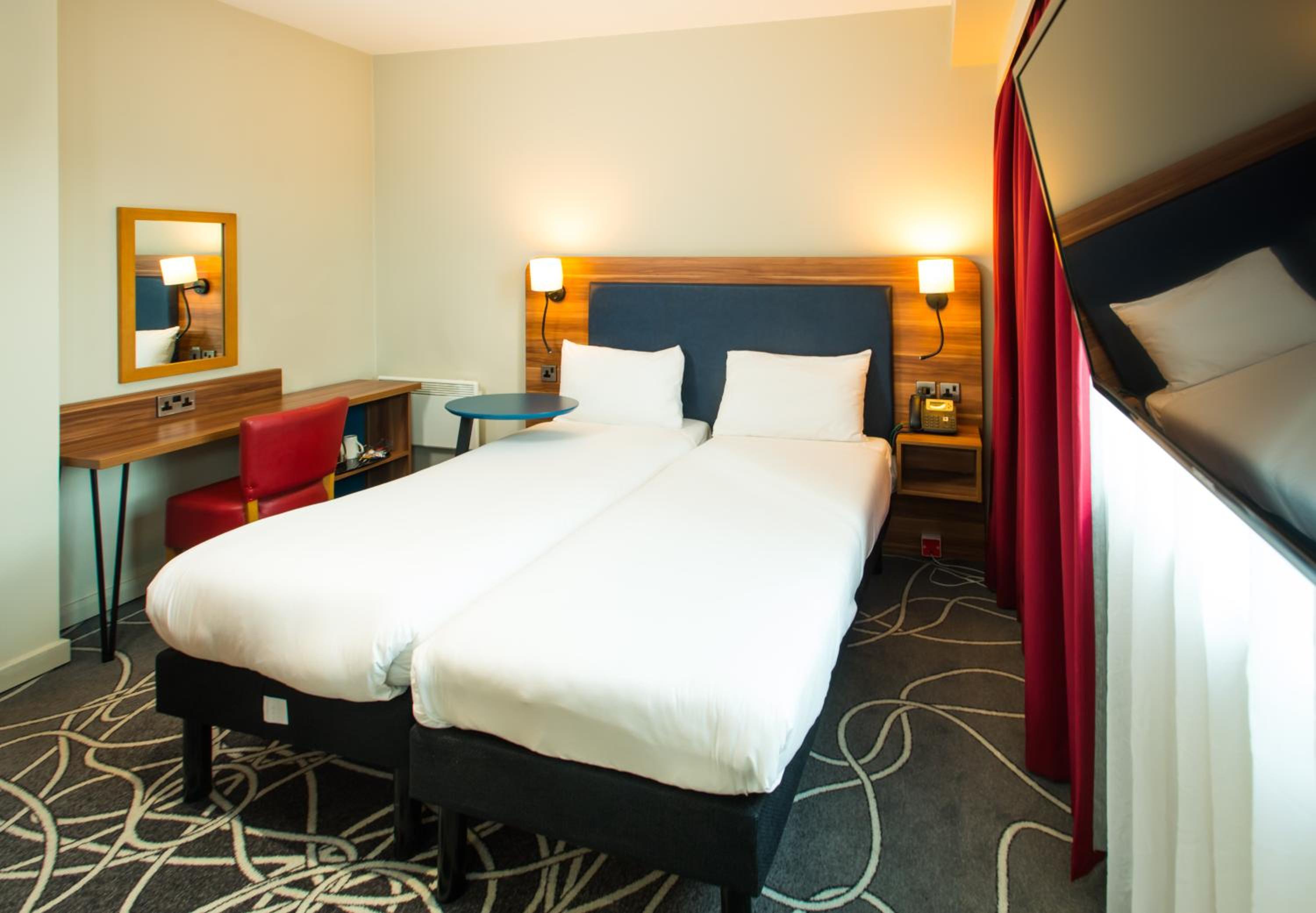 Standard Twin Room - Photo 6