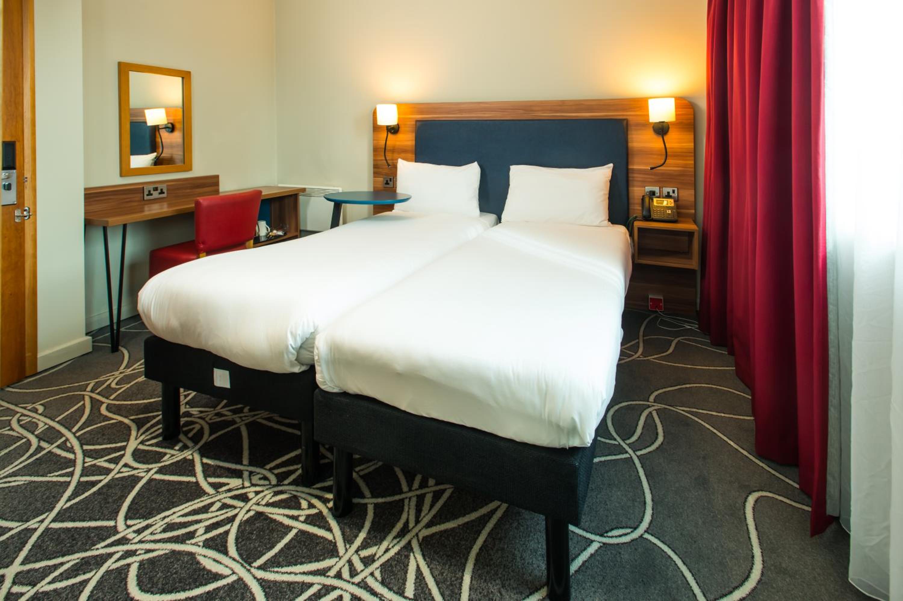Standard Twin Room - Photo 3