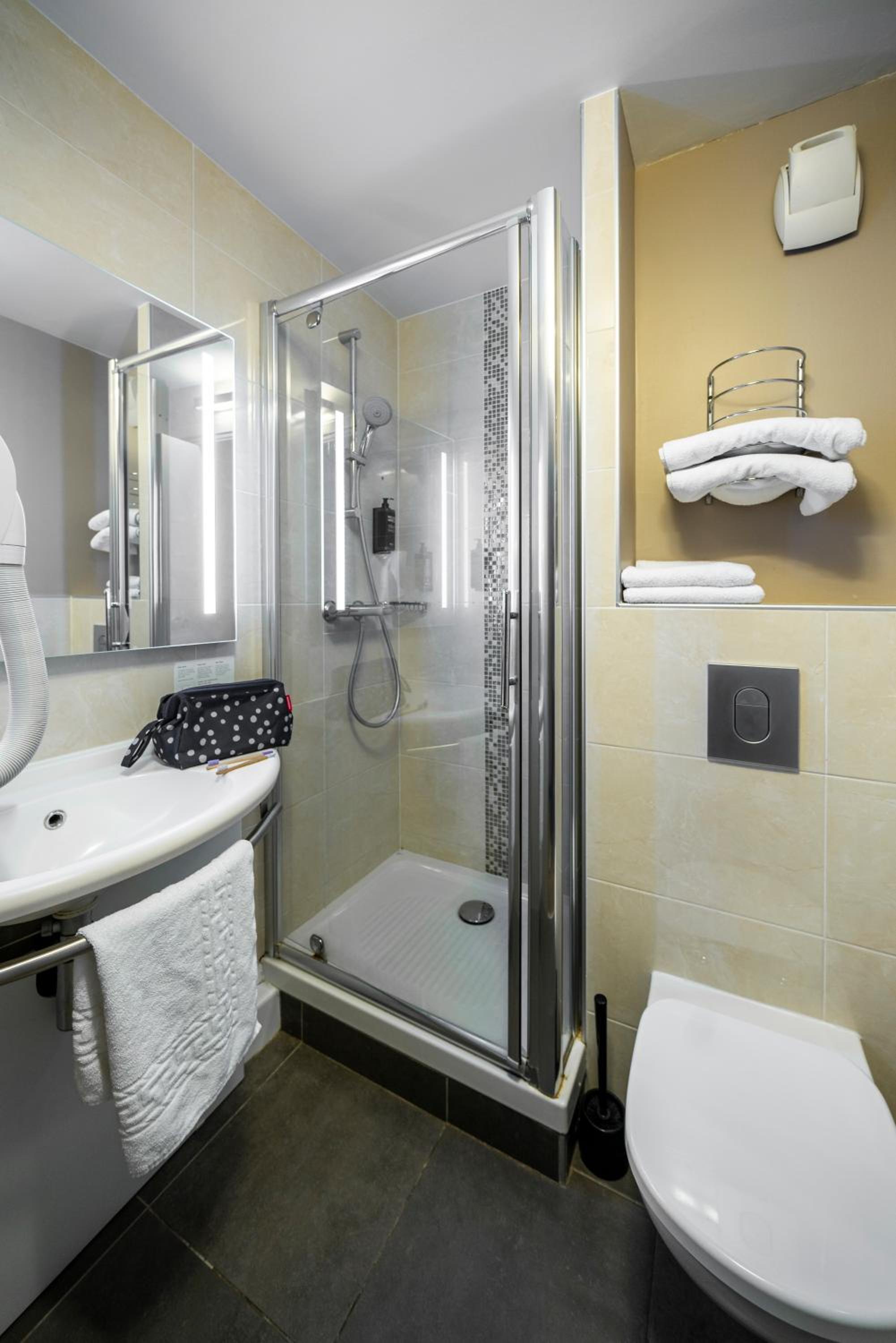 Standard Double Room - Photo 5