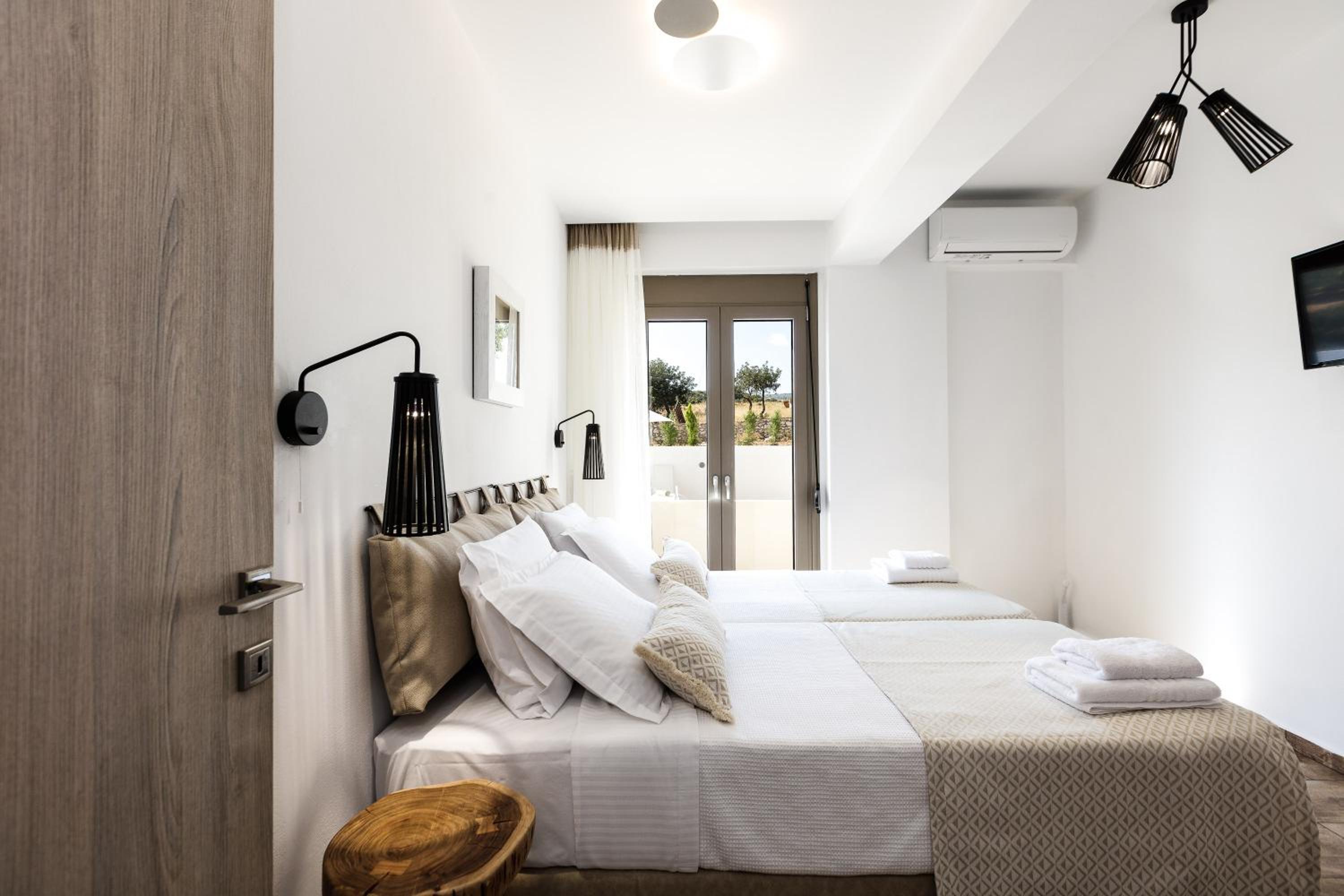 Three-Bedroom Villa photo 1