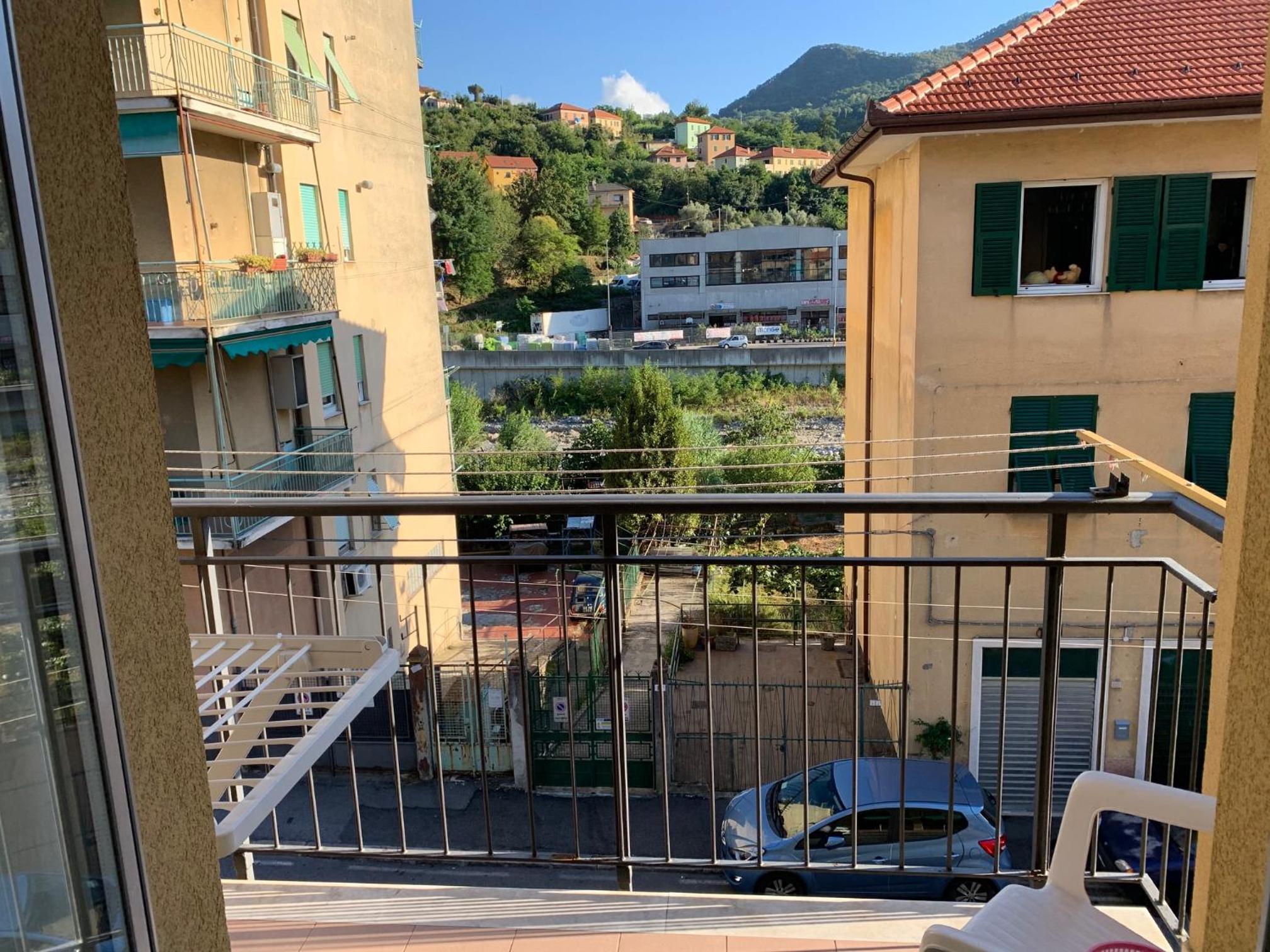 Three-Bedroom Premium Apartment with Balcony - Photo 38
