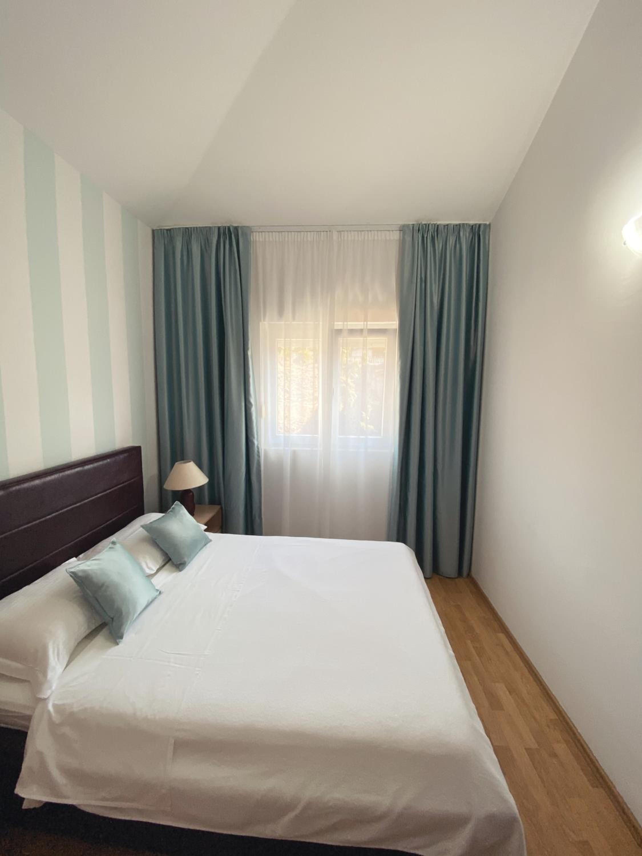 One-Bedroom Apartment - Photo 5
