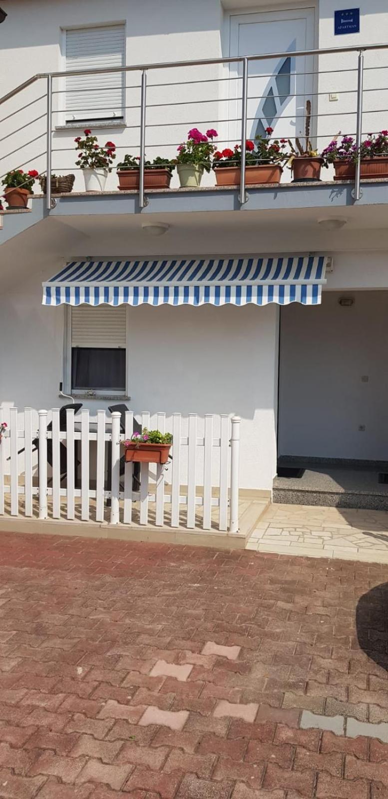 Apartment with Terrace - Photo 36