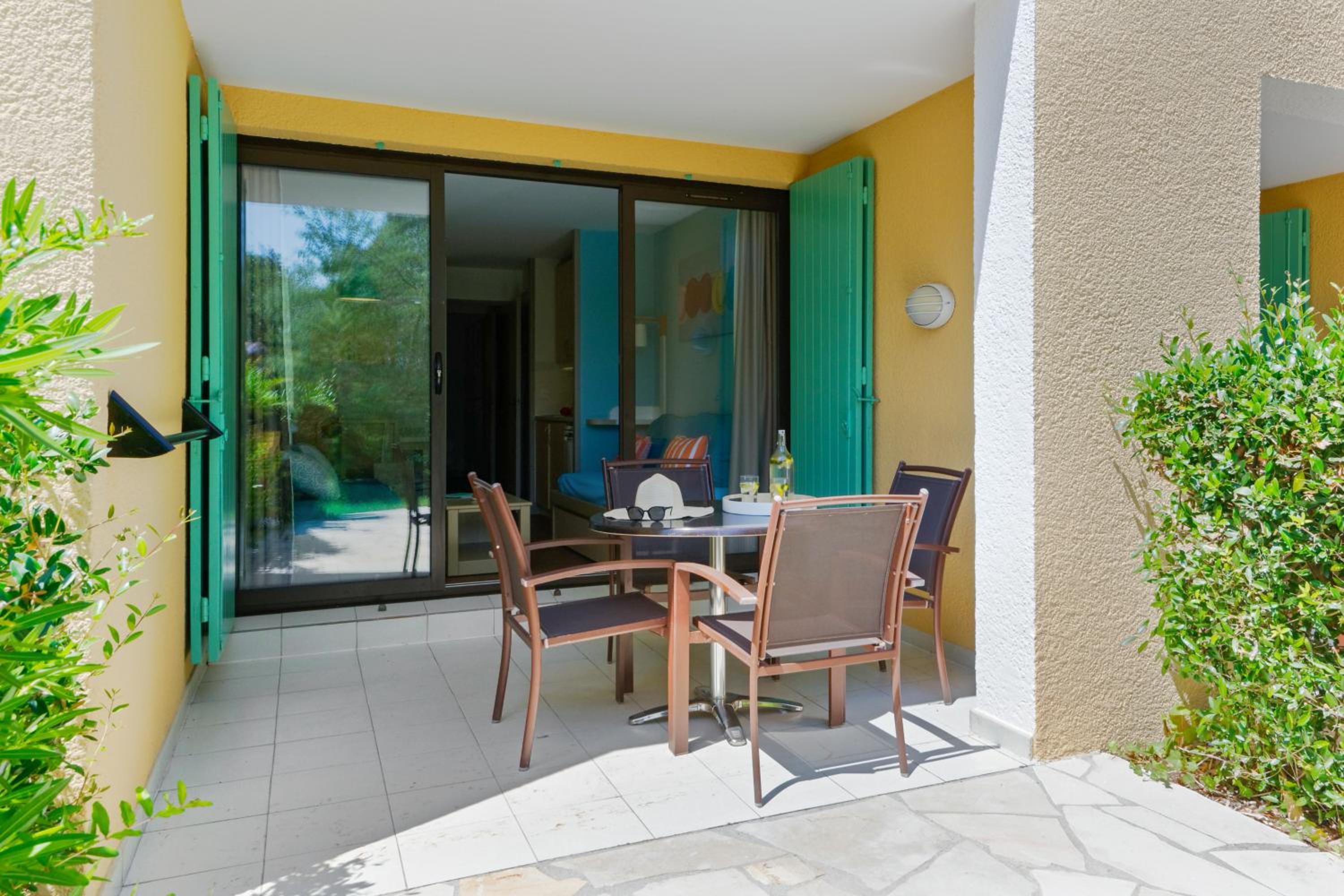 Studio with Sleeping Alcove and Terrace or Balcony (4 People) photo 2