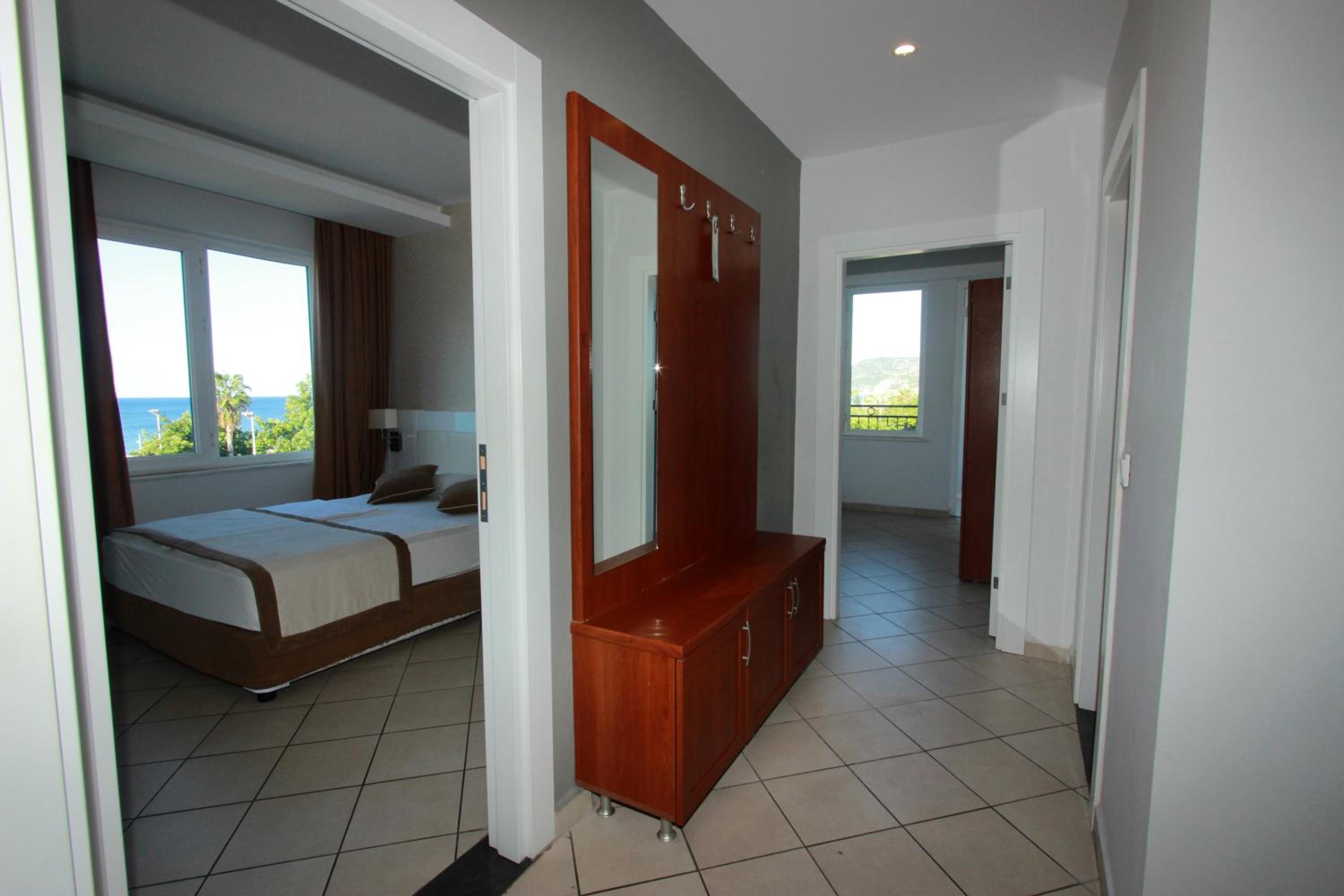 Apartment with Sea View - Photo 13
