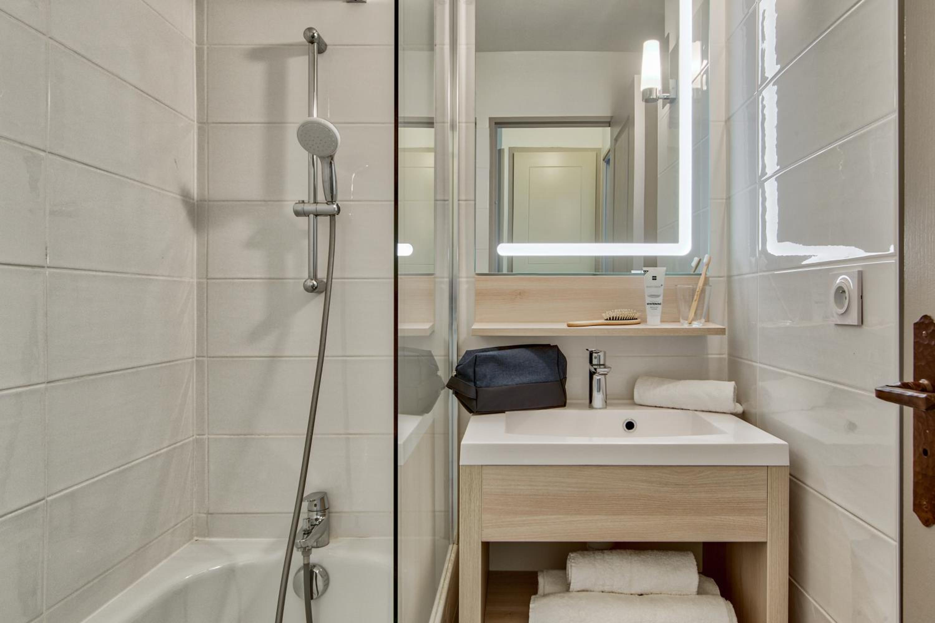 One-Bedroom Apartment with Sleeping Alcove and Terrace or Balcony (6 People) - Sea View photo 3