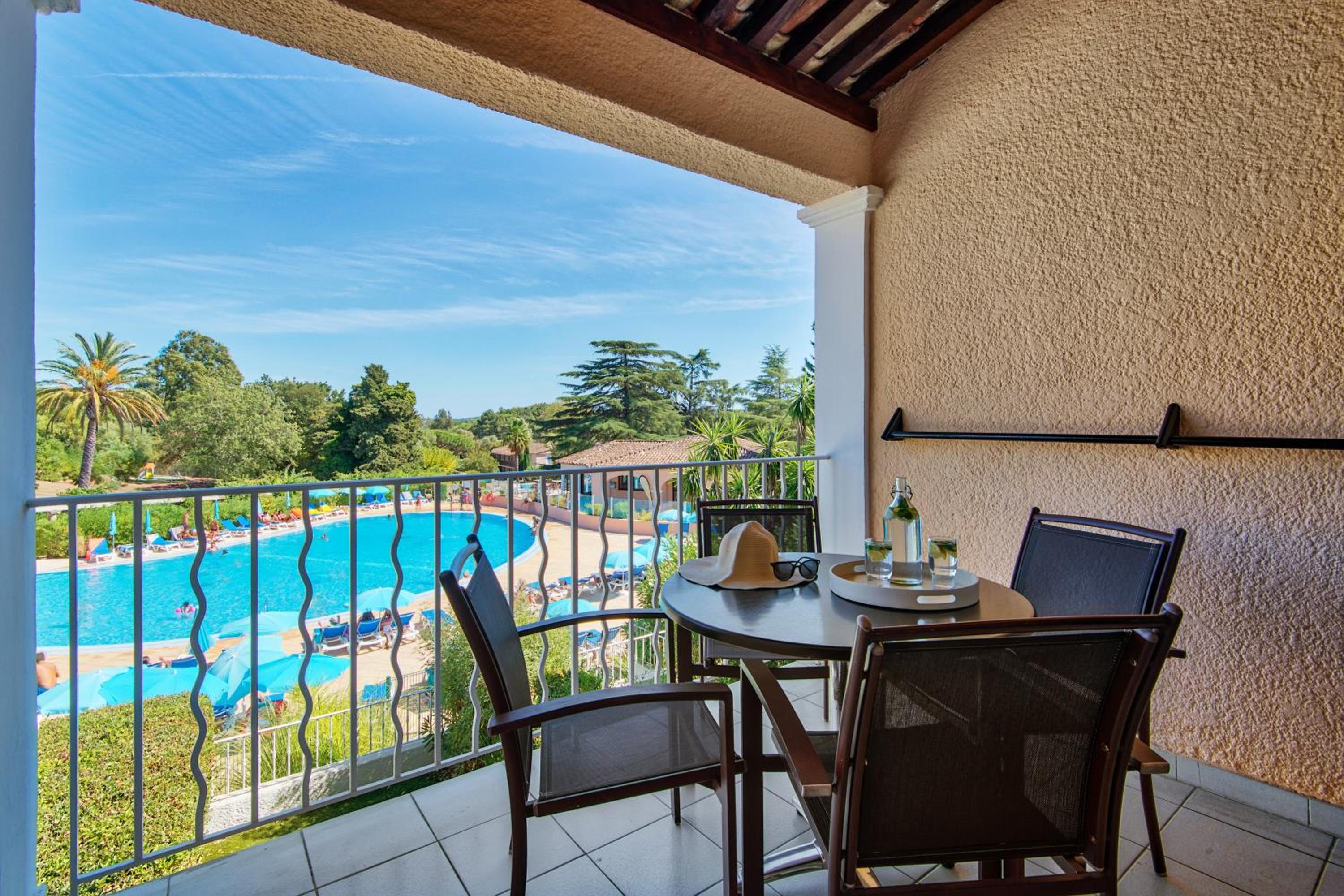 One-Bedroom Apartment with Terrace or Balcony (4 People)