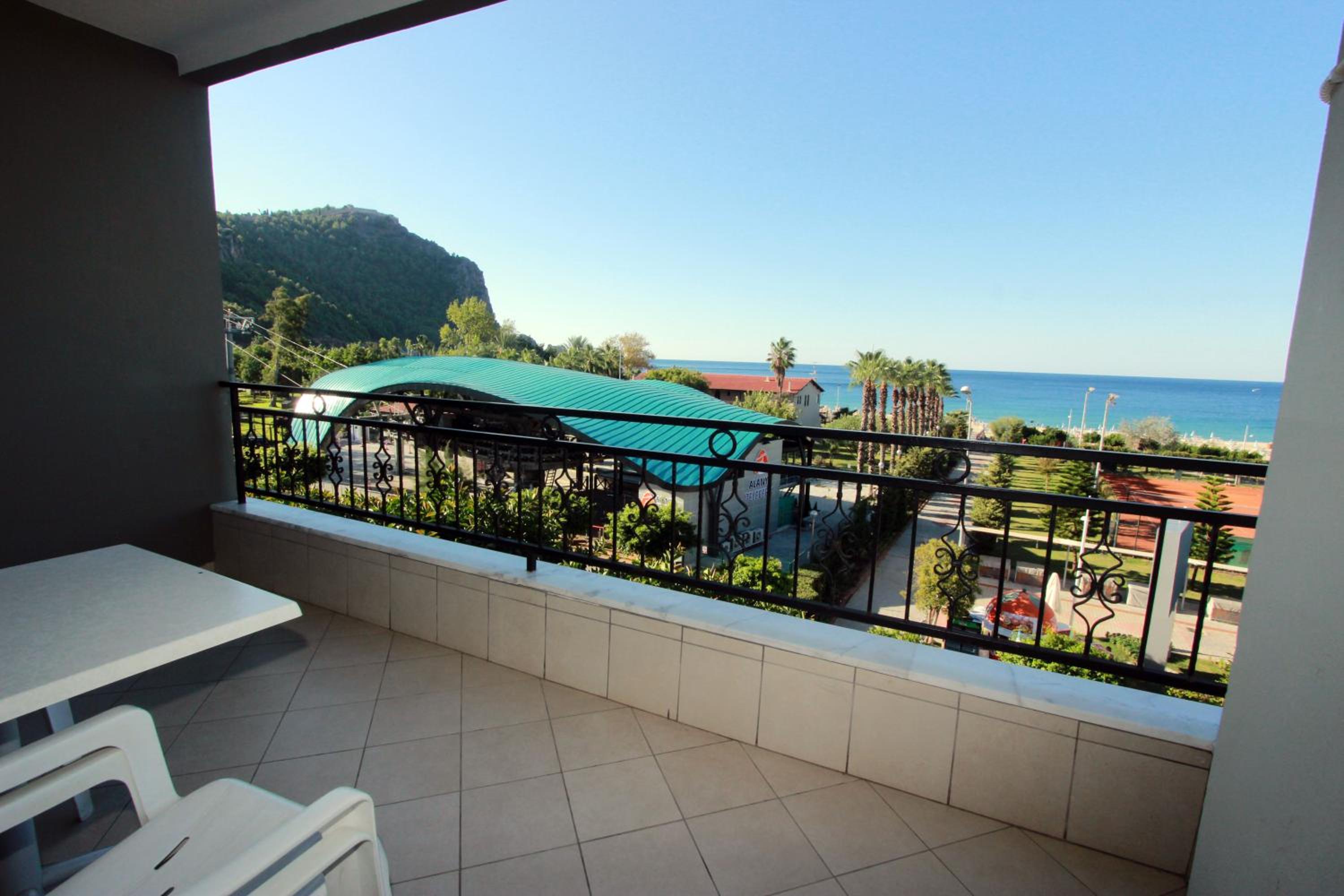 Apartment with Sea View - Photo 3