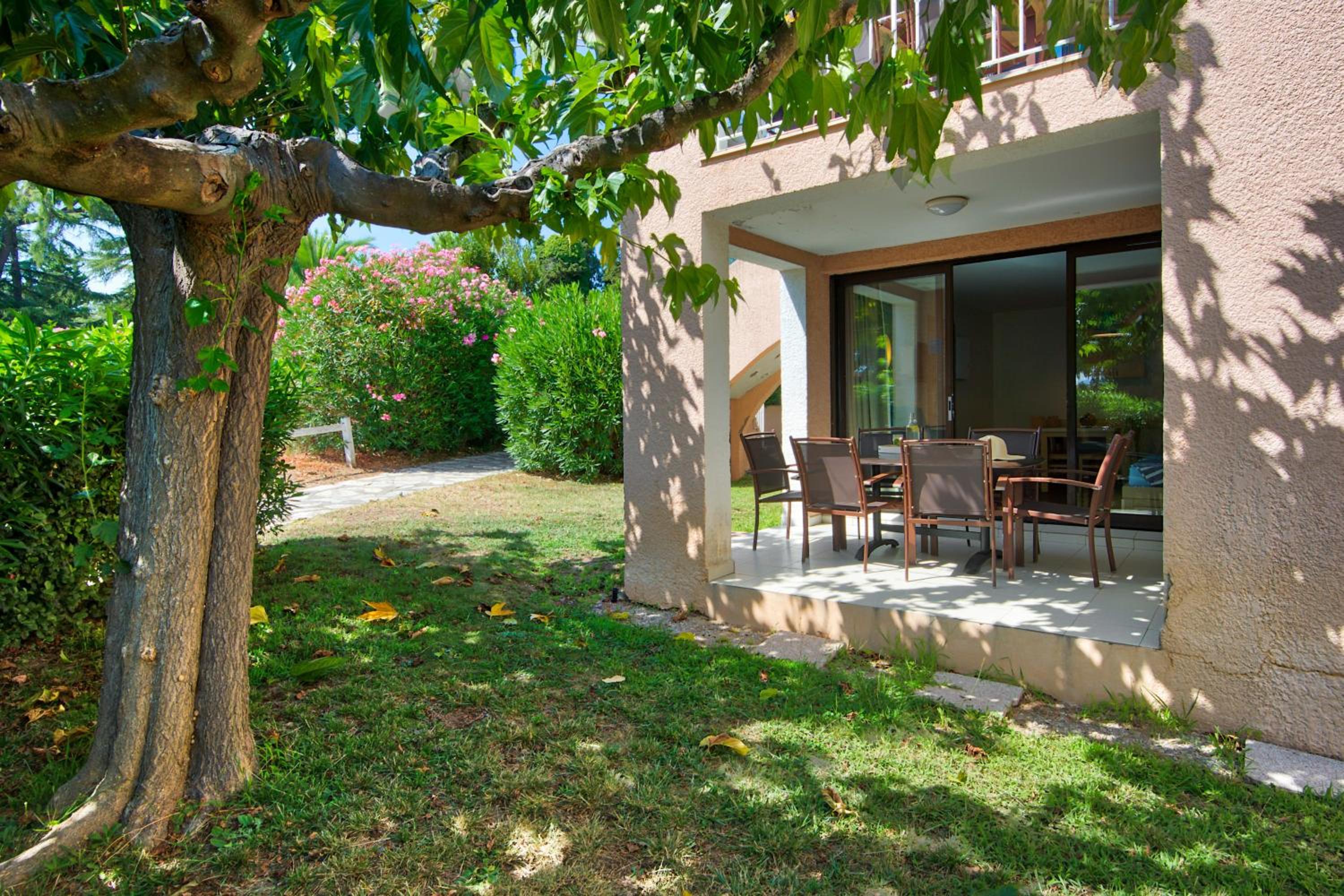 One-Bedroom Apartment with Sleeping Alcove and Terrace or Balcony (6 People), photo 6