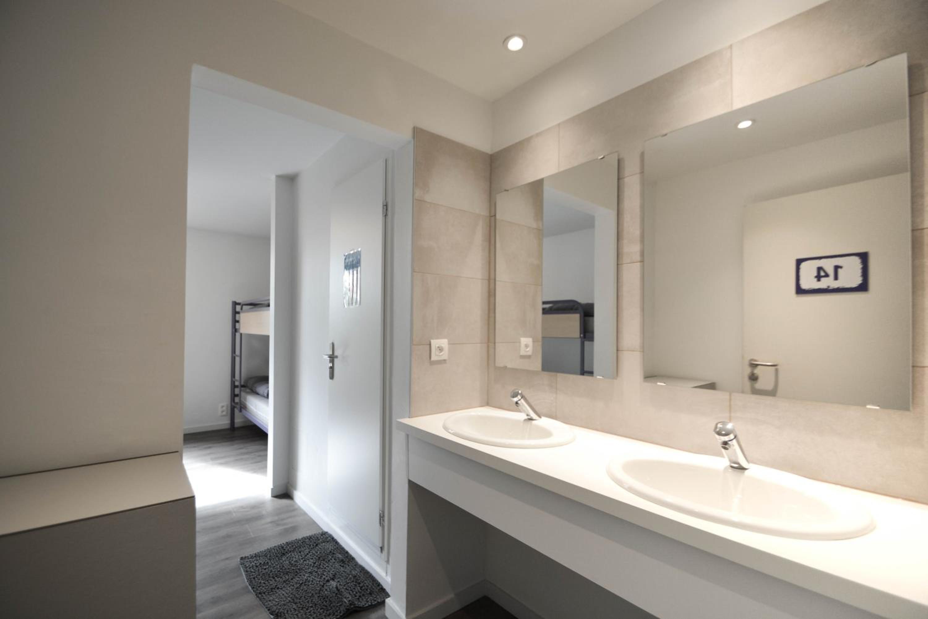 Mixed Dormitory Room photo 2