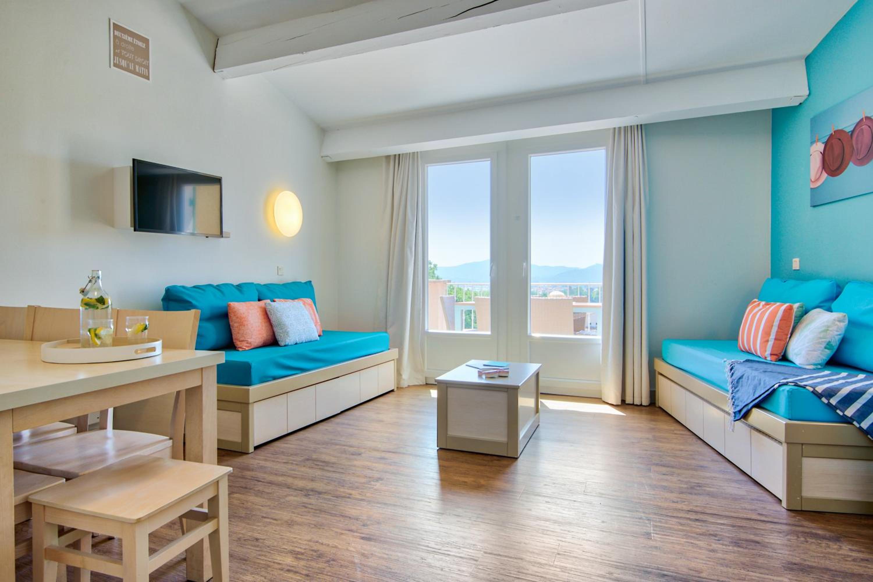 One-Bedroom Apartment with Sleeping Alcove and Terrace or Balcony (6 People) - Sea View photo 1