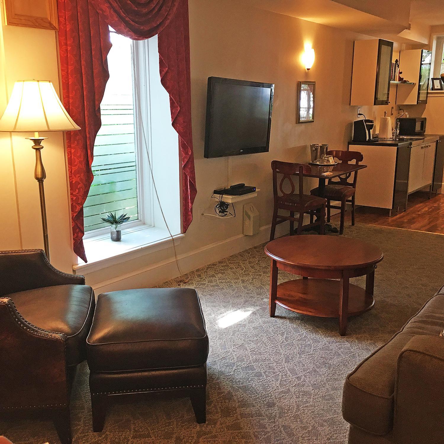 Large Extended Suites.. Room 101.  - Photo 5
