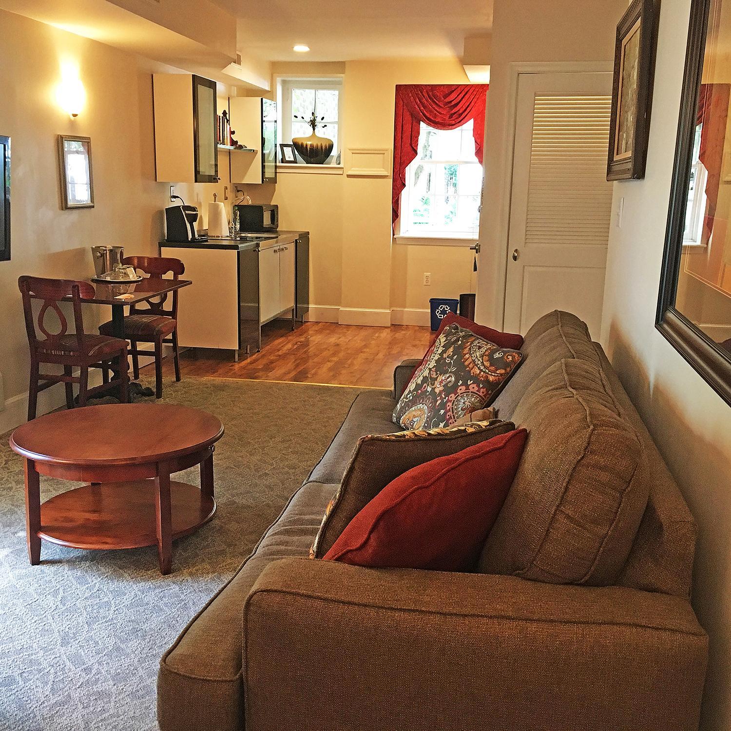 Large Extended Suites.. Room 101.  - Photo 1