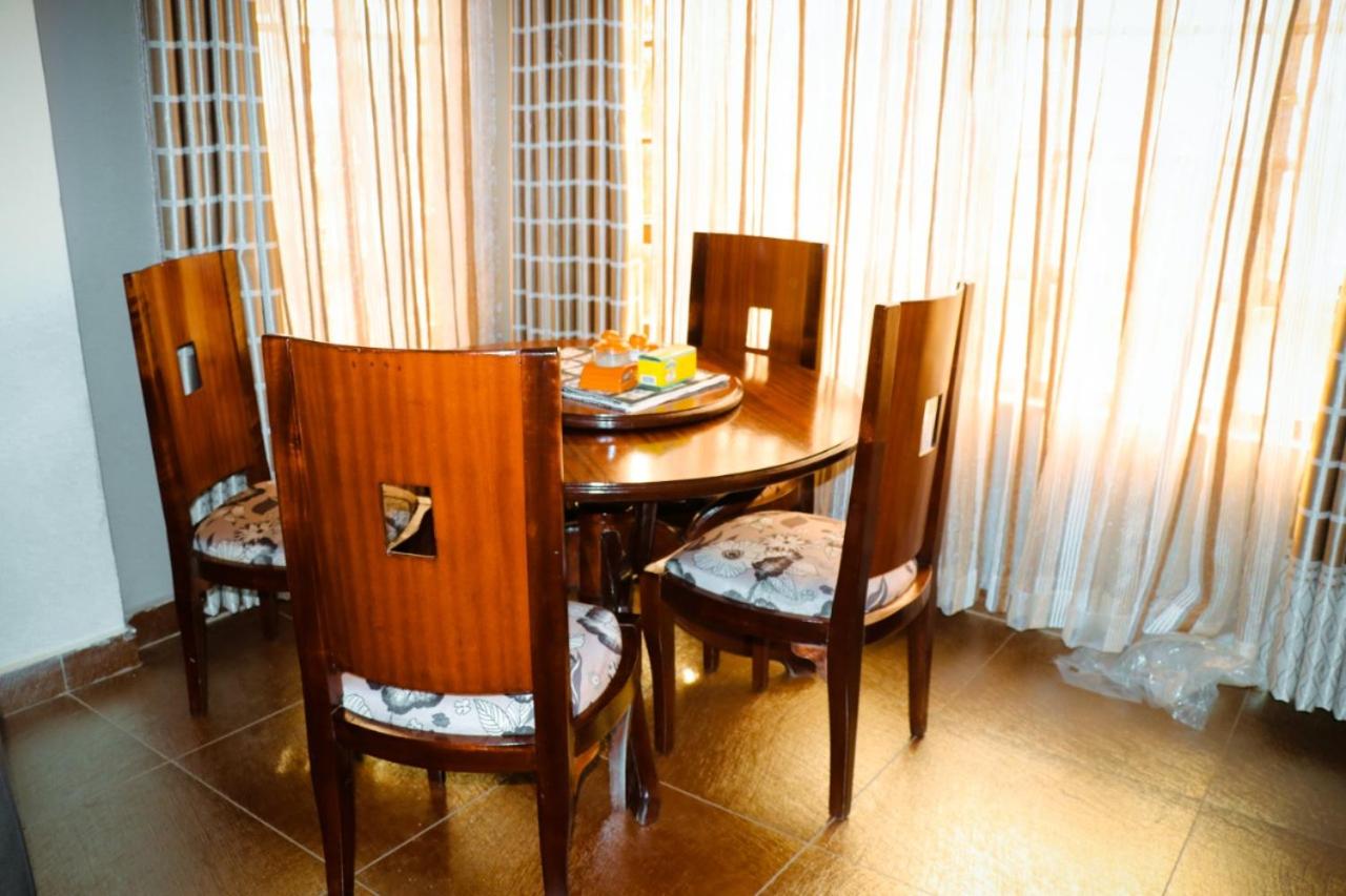 Family Room with Private Bathroom - Photo 6