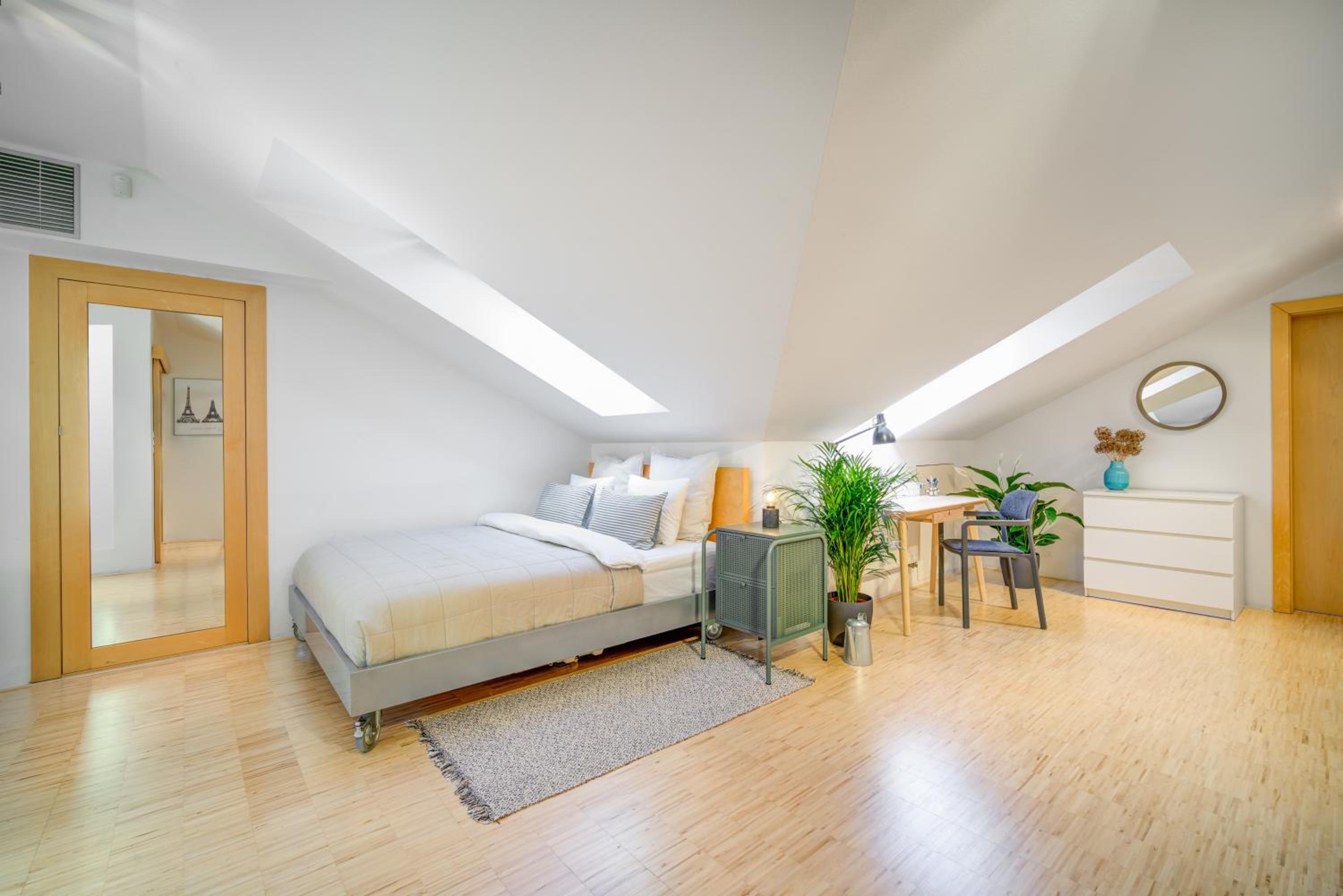 Attic Studio - Photo 10