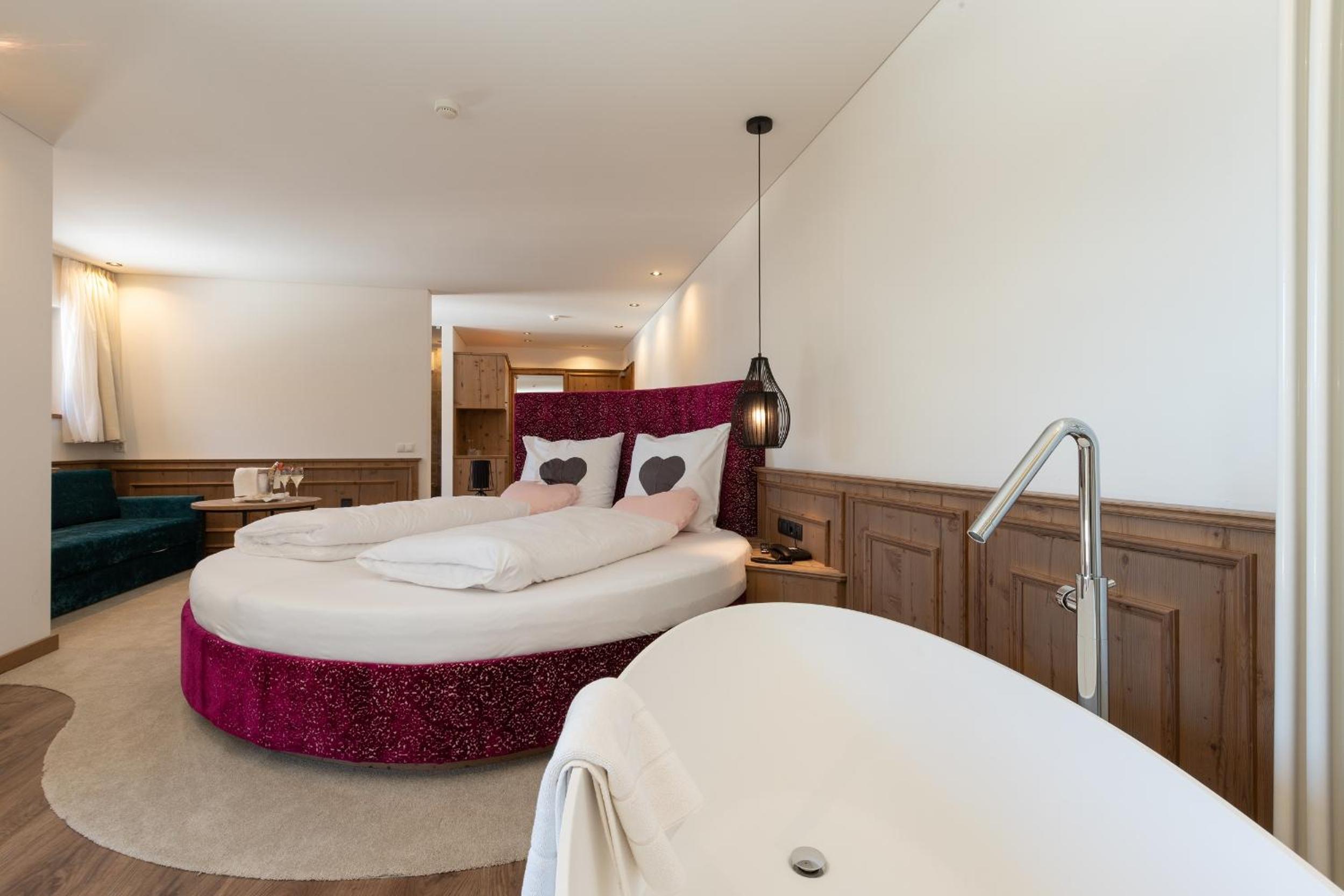 Suite with Hot Tub