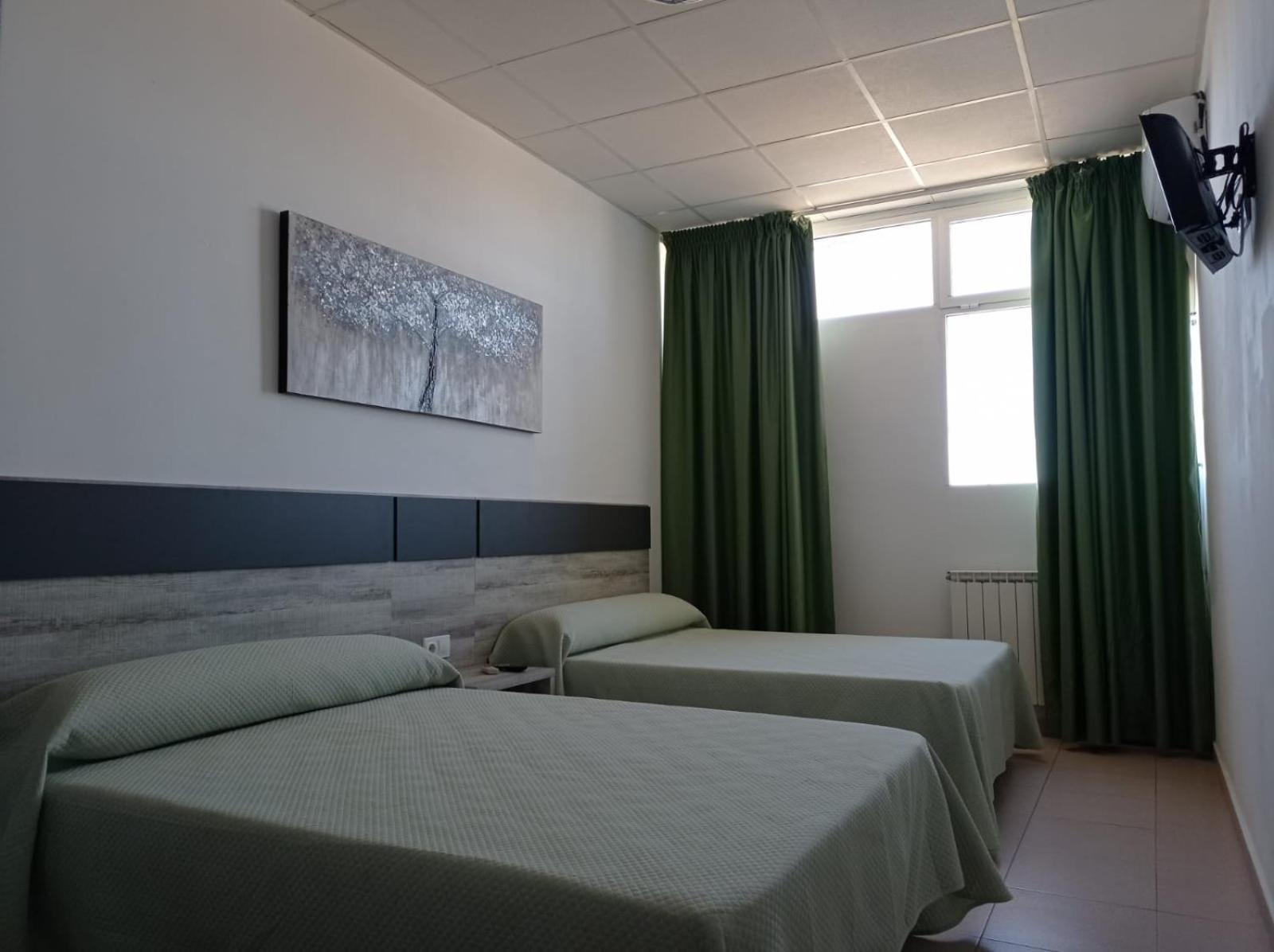 Twin Room - Photo 2