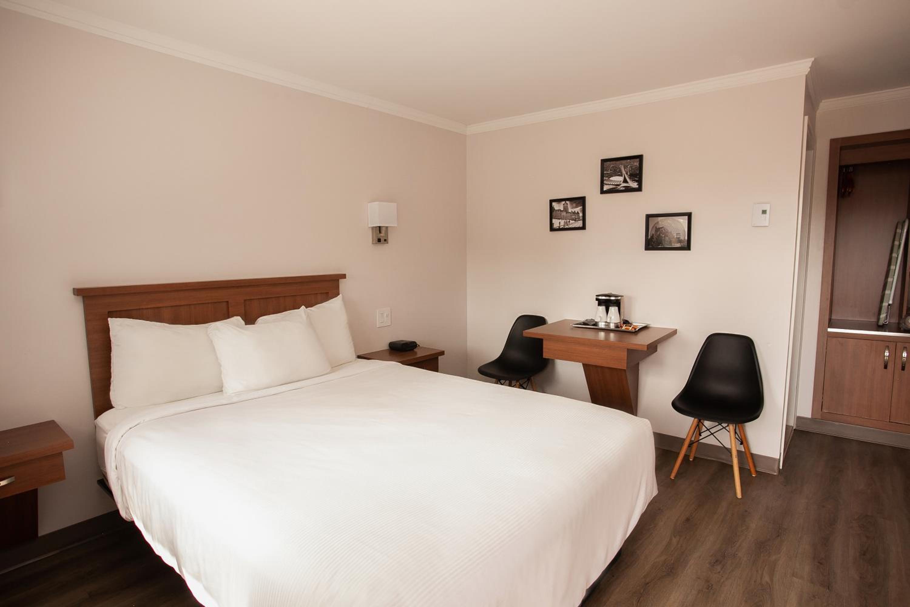 Standard Room, 1 Queen Bed - Photo 2