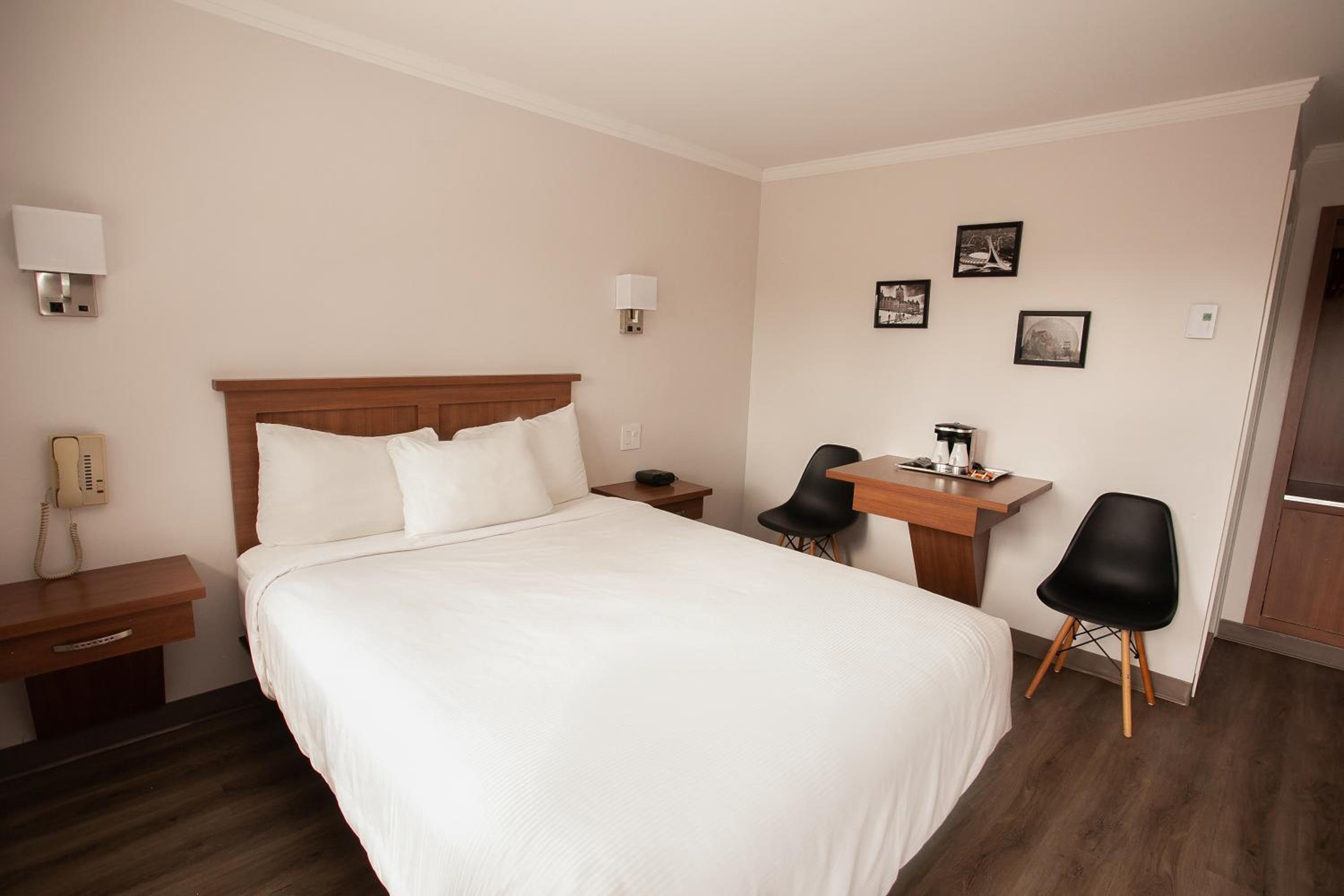 Standard Room, 1 Queen Bed - Photo 3