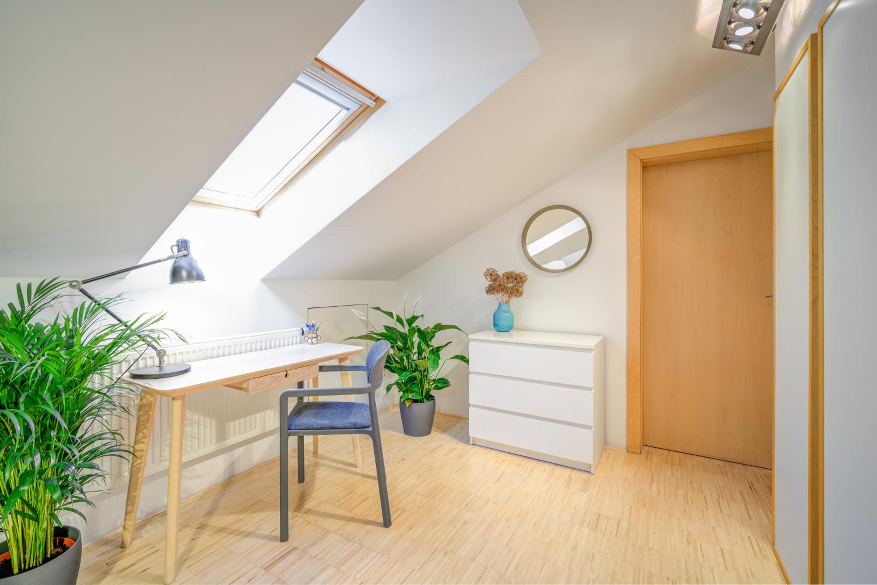 Attic Studio - Photo 11
