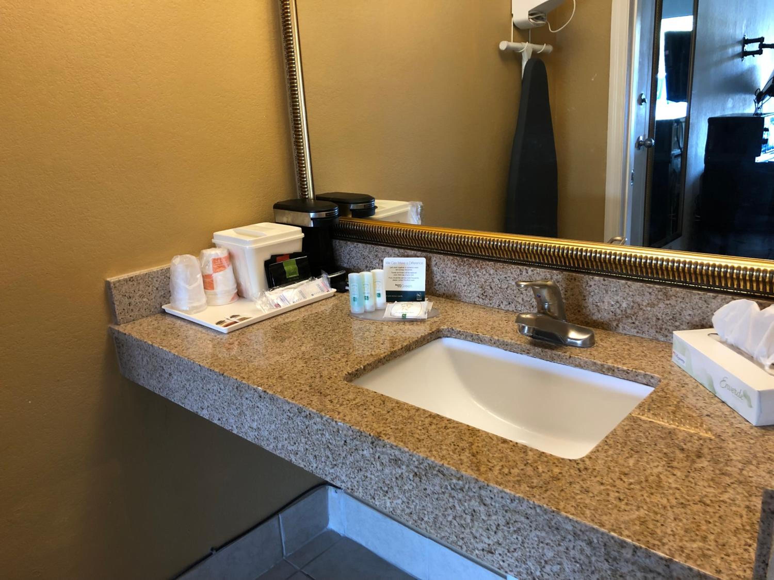 King Room - Non-Smoking - Photo 3