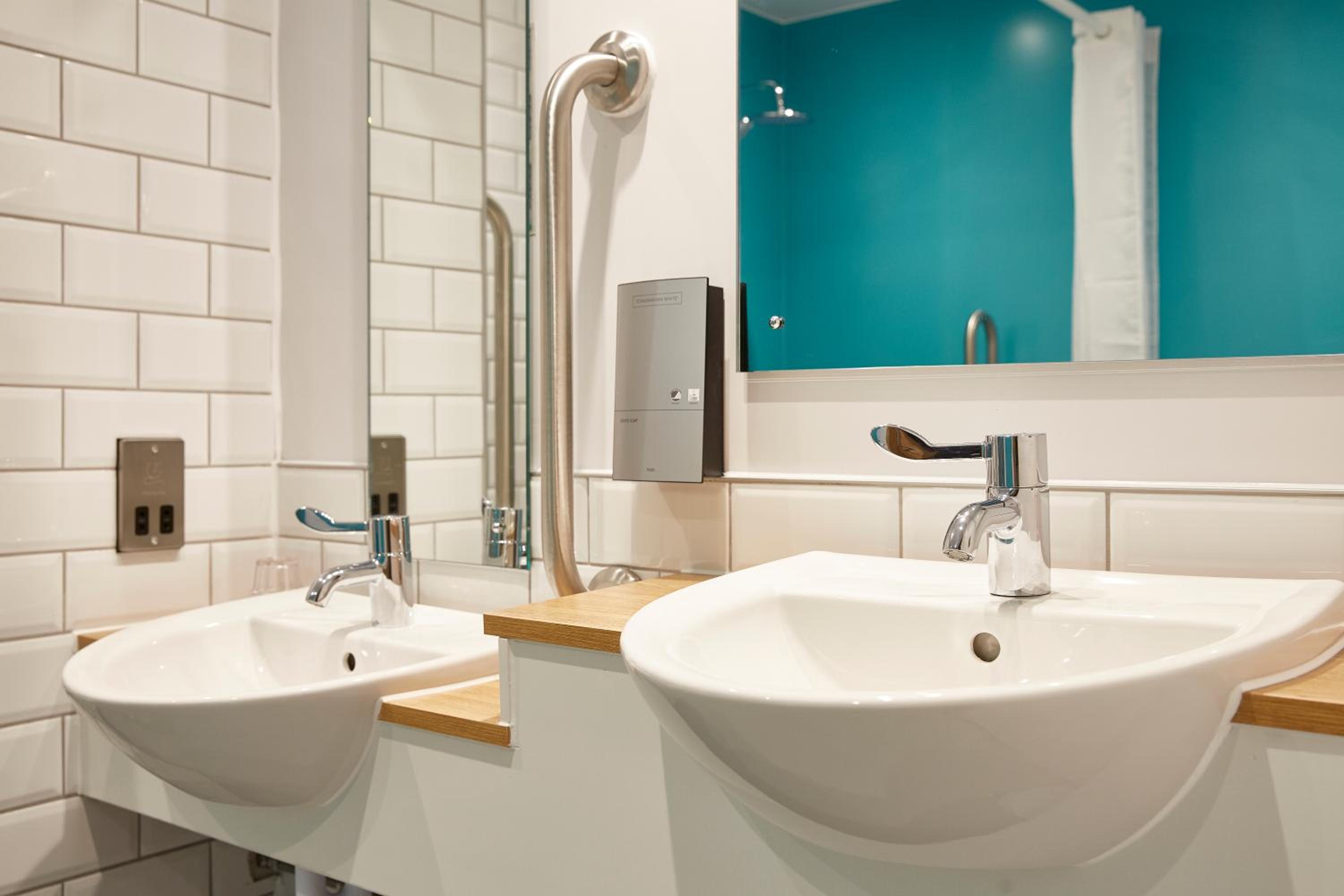 Double Room - Disability Access photo 3
