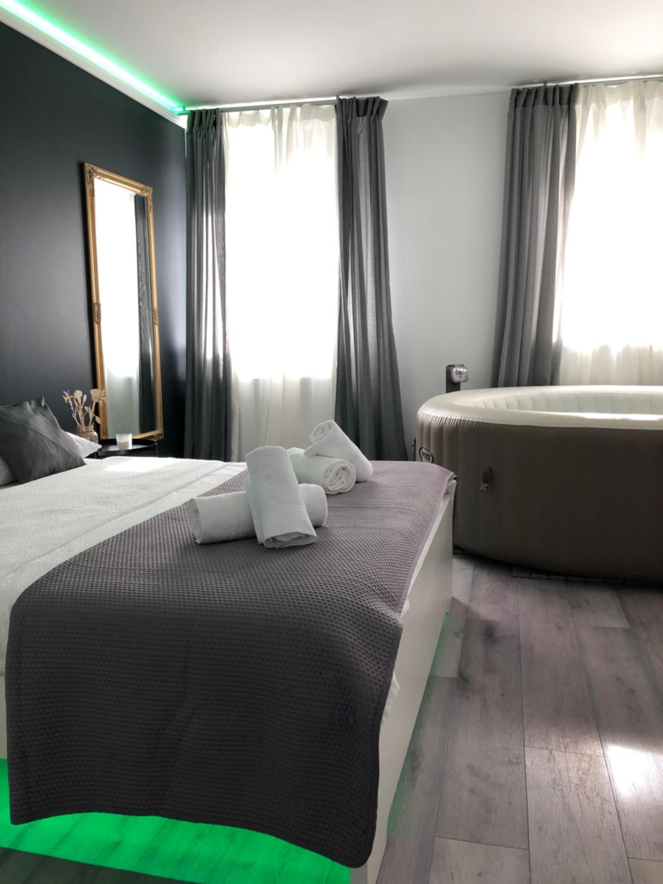 One-Bedroom Apartment - Photo 6