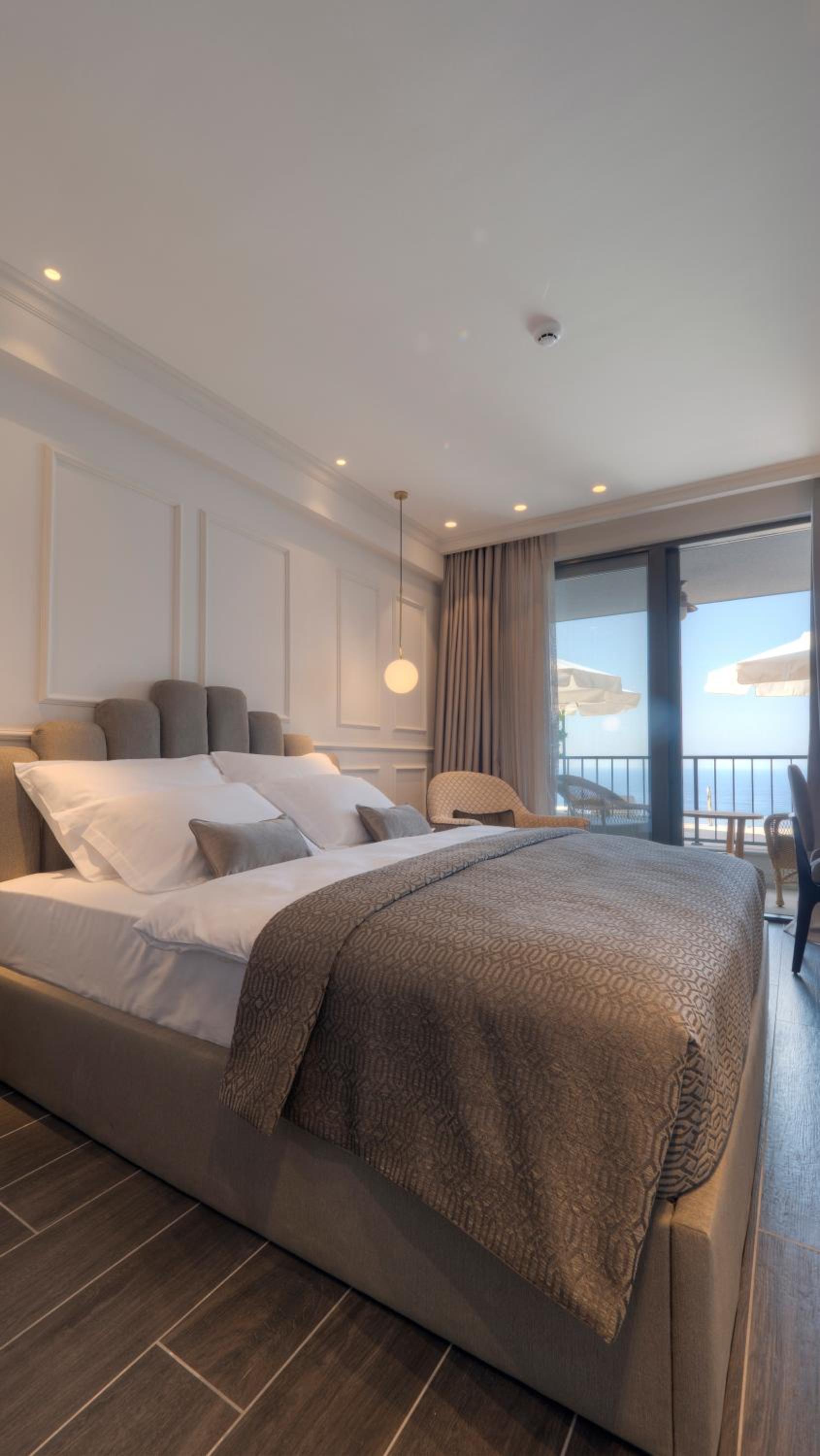 Double Room with Pool View - Photo 4