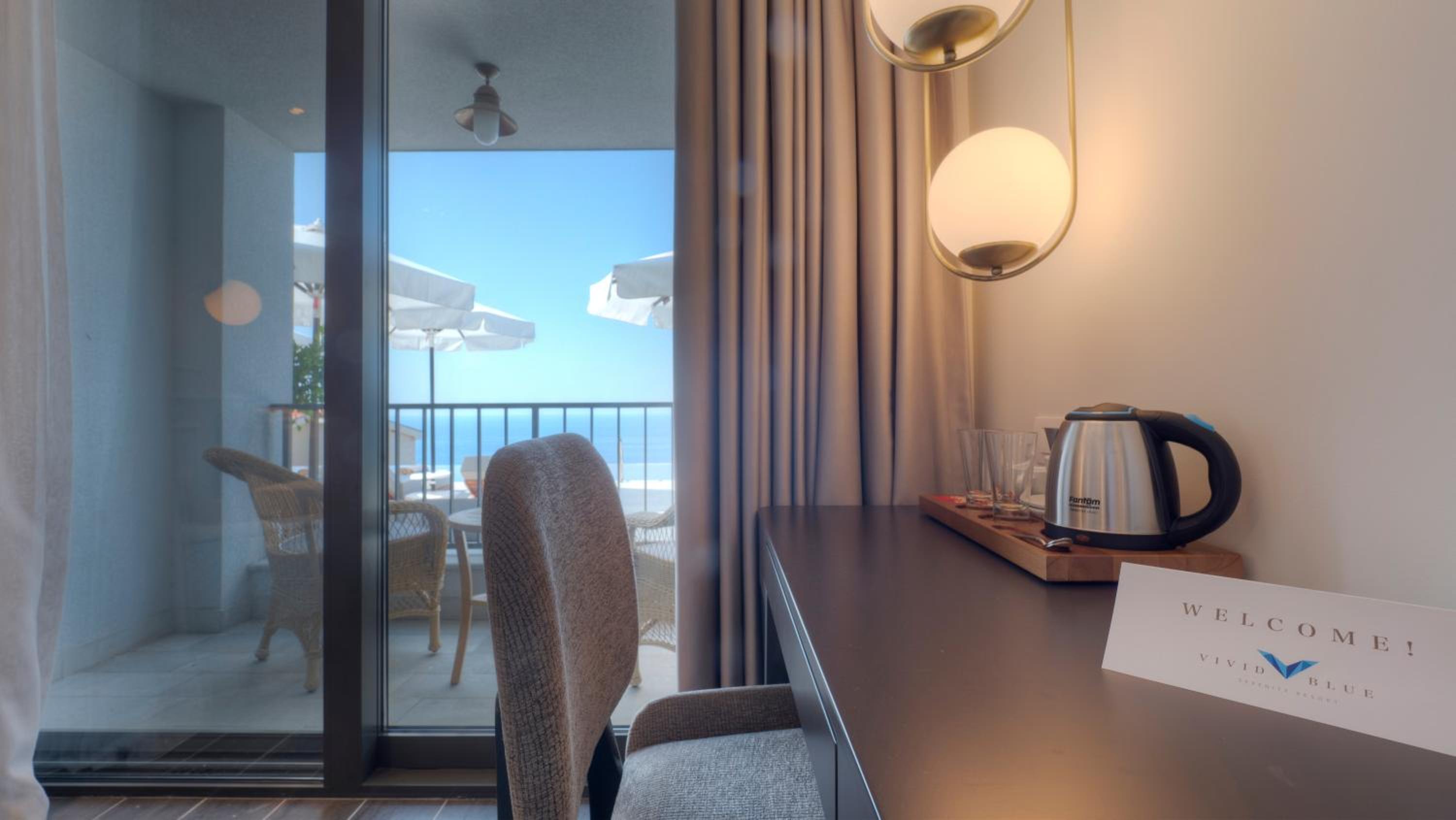 Double Room with Pool View - Photo 18