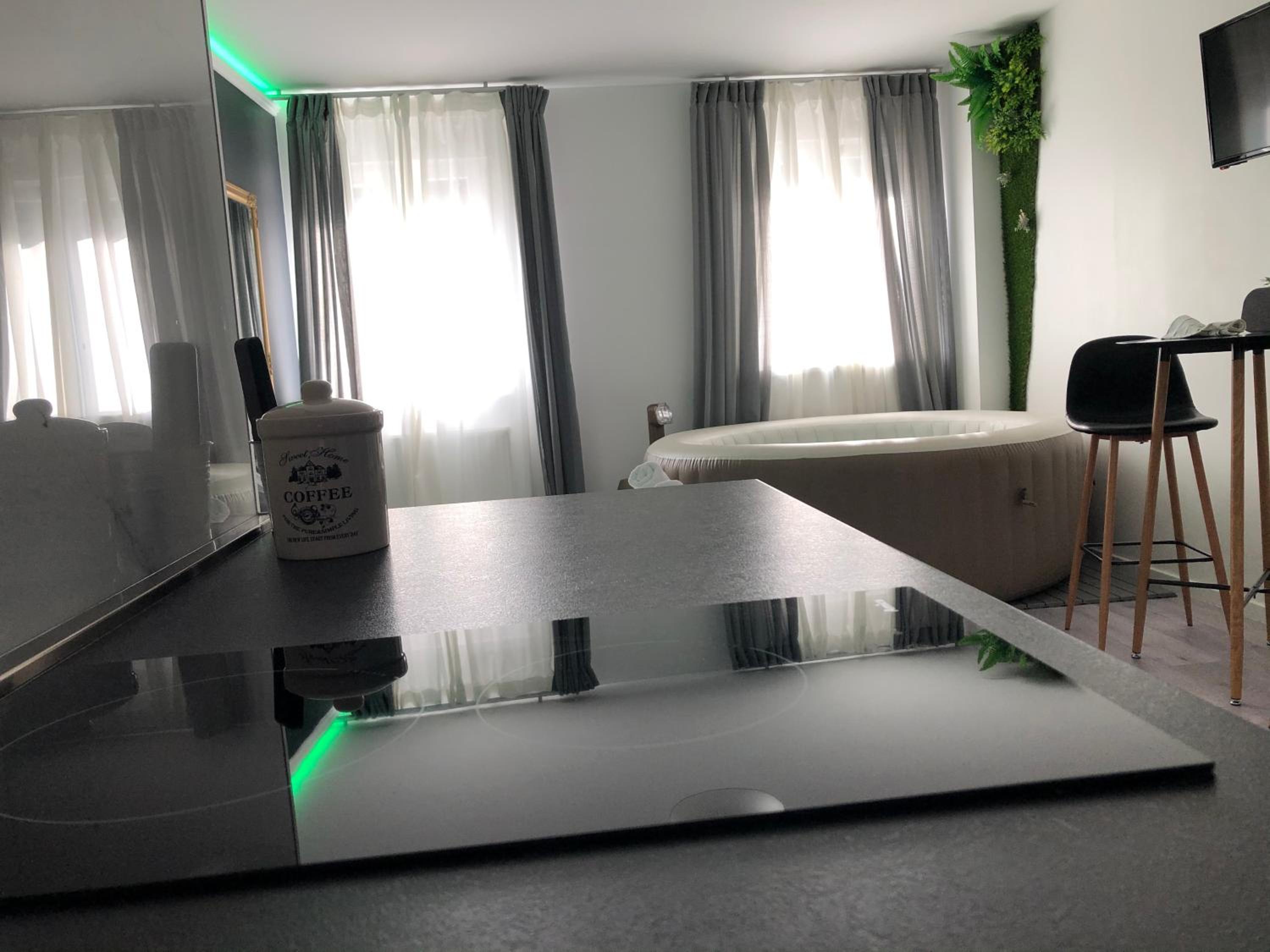 One-Bedroom Apartment - Photo 12