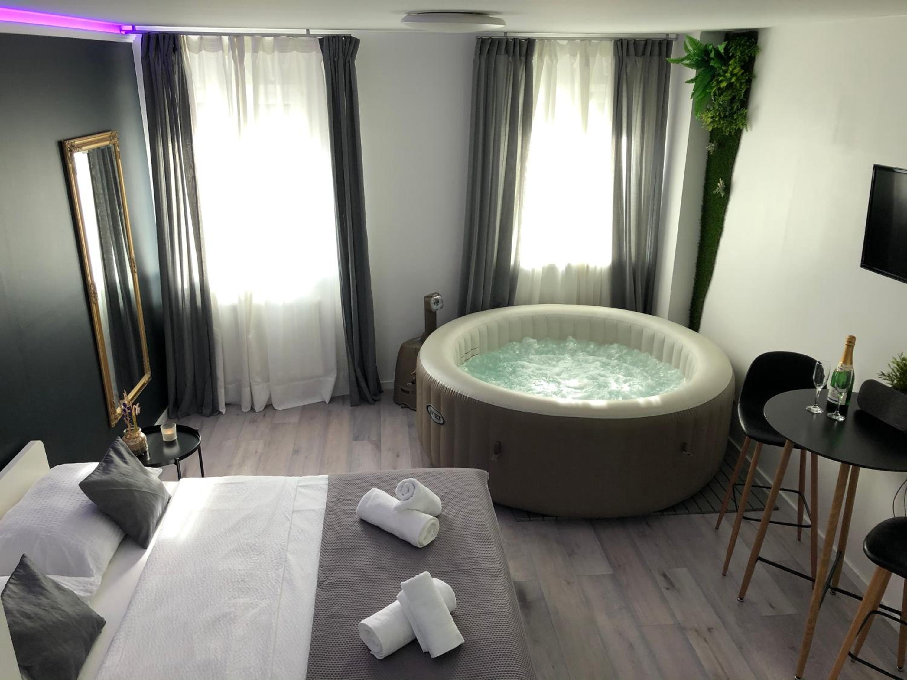 One-Bedroom Apartment - Photo 14