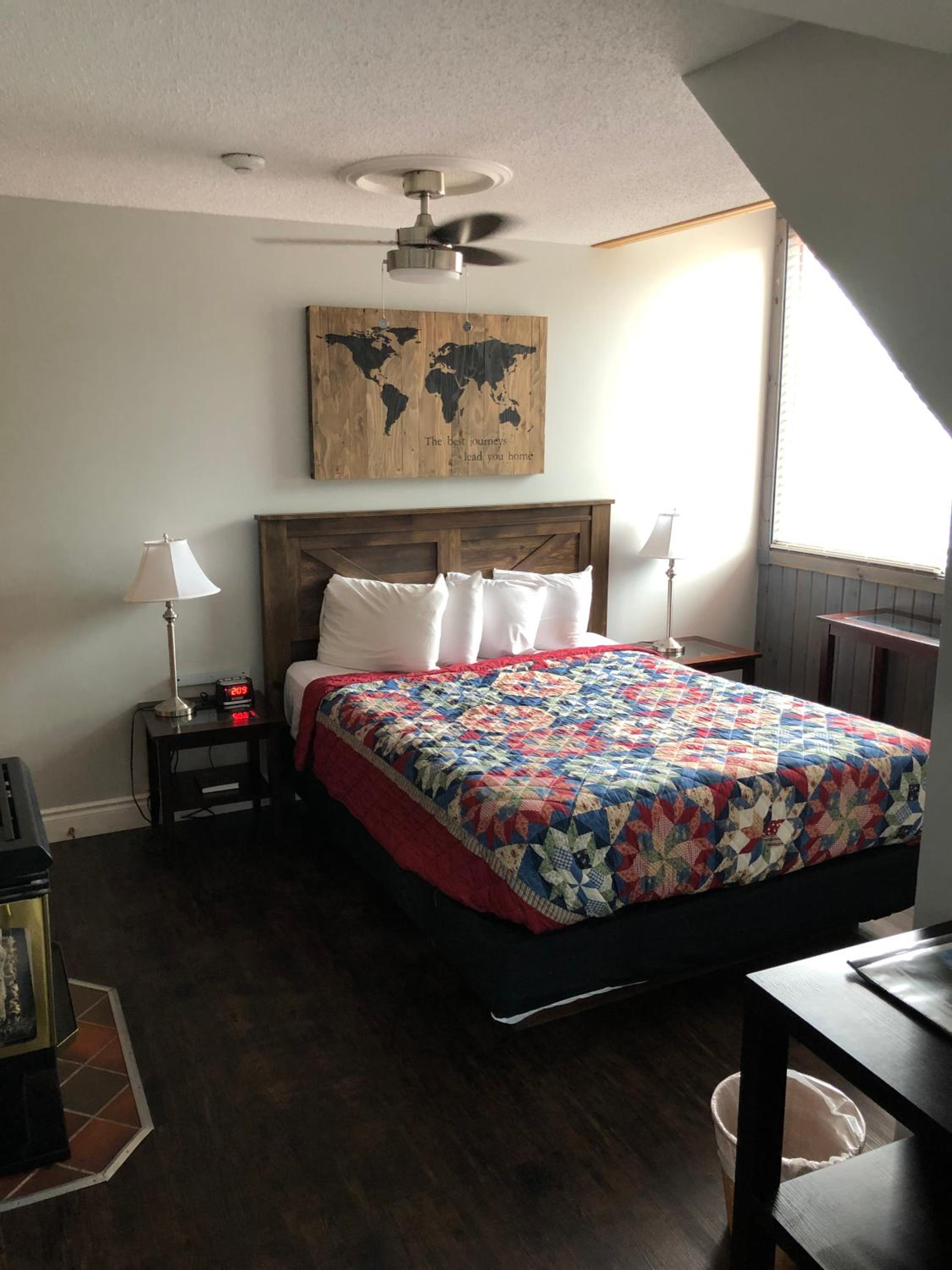 Deluxe Queen Room - Photo 1