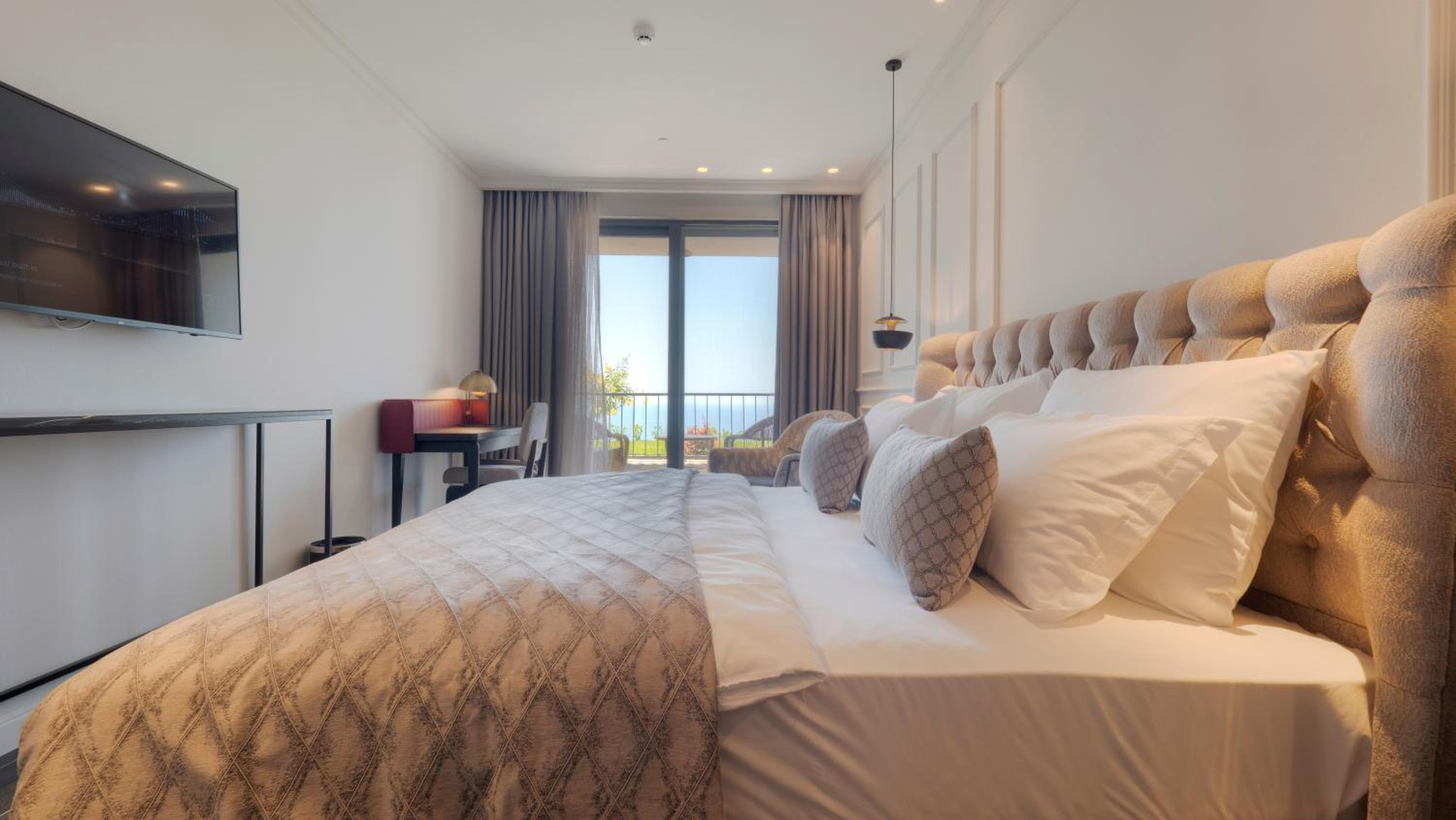 Deluxe Room - Photo 3