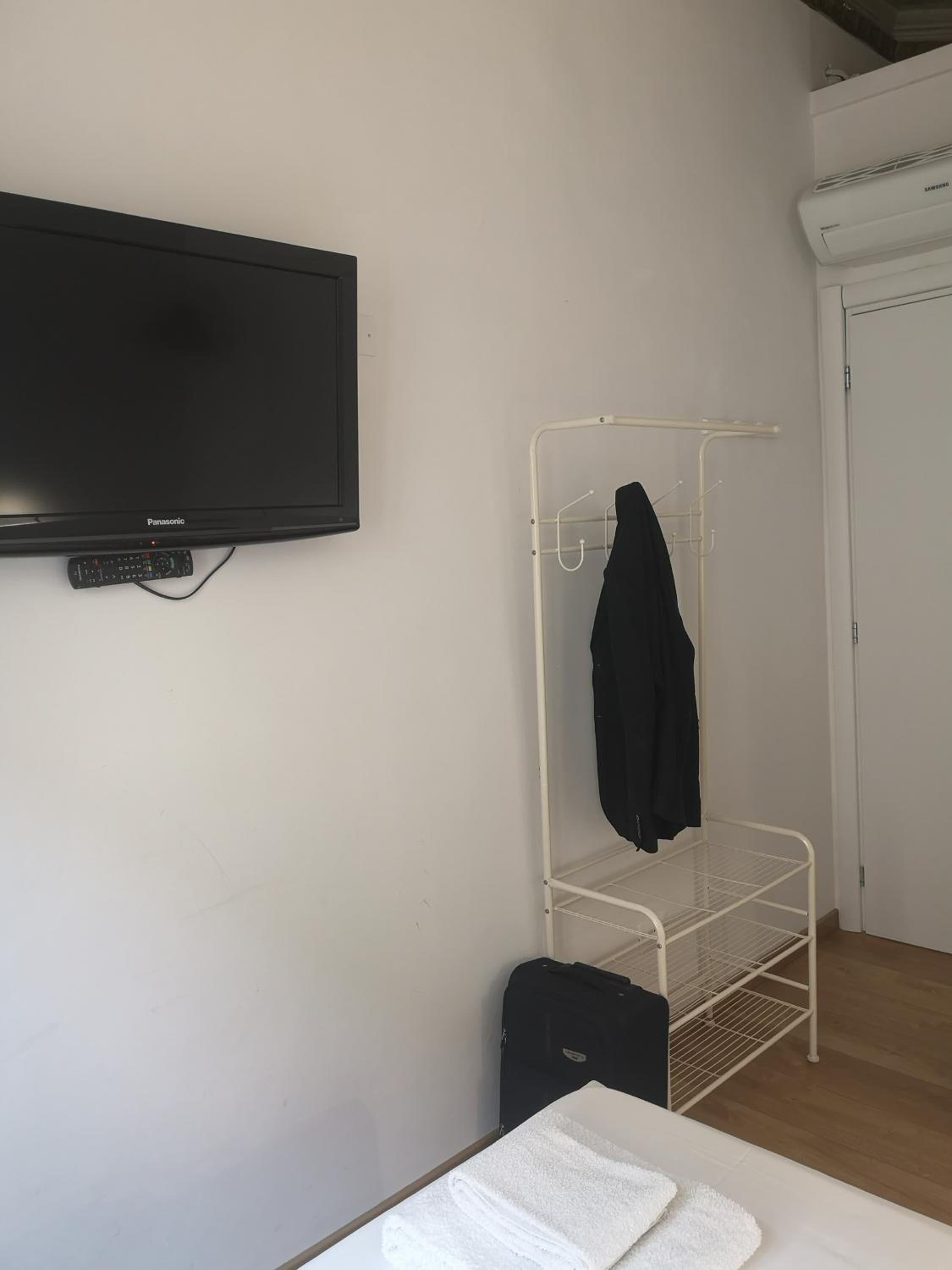 Double Room with Private Bathroom photo 3
