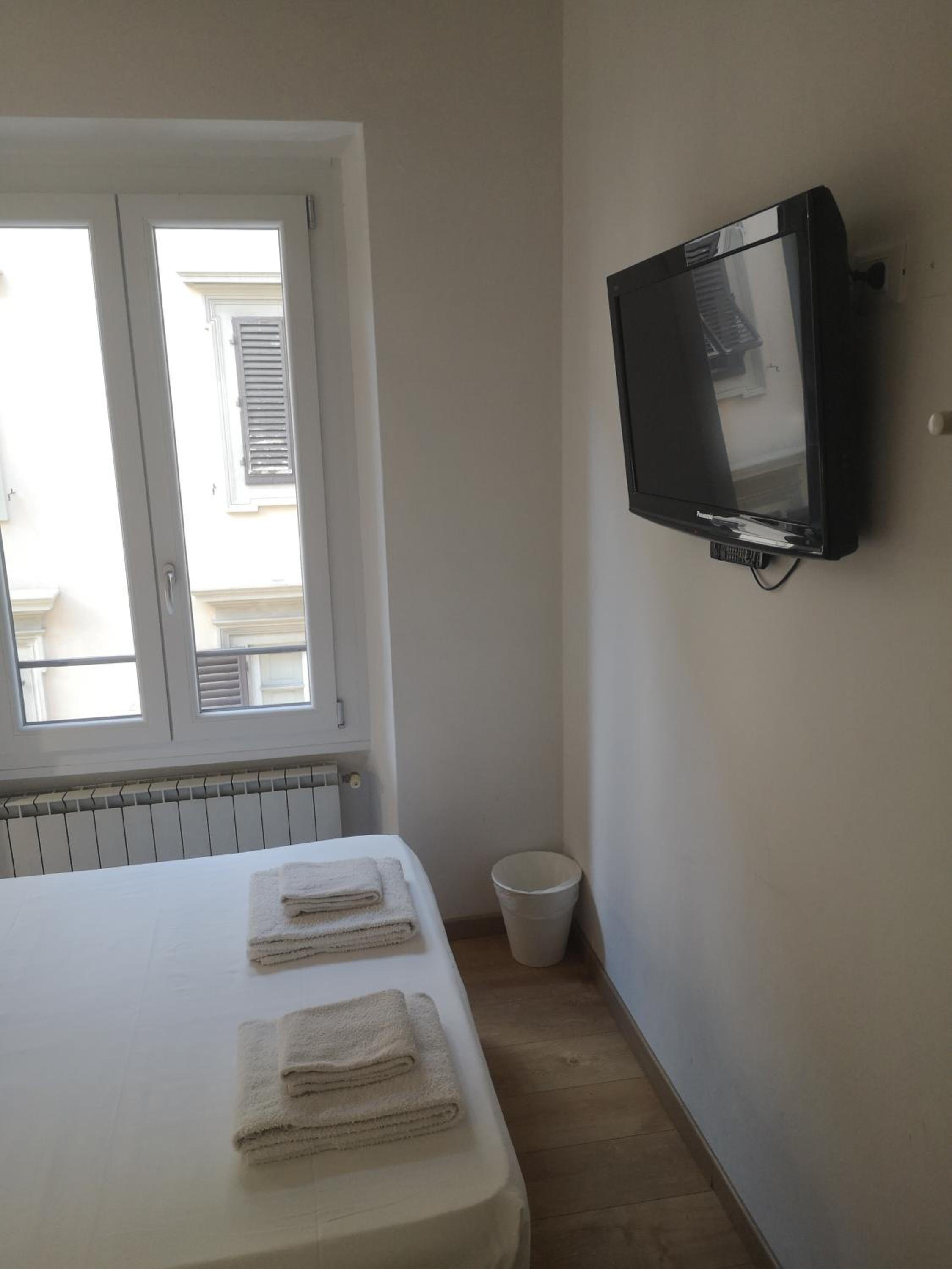 Double Room with Private Bathroom photo 2