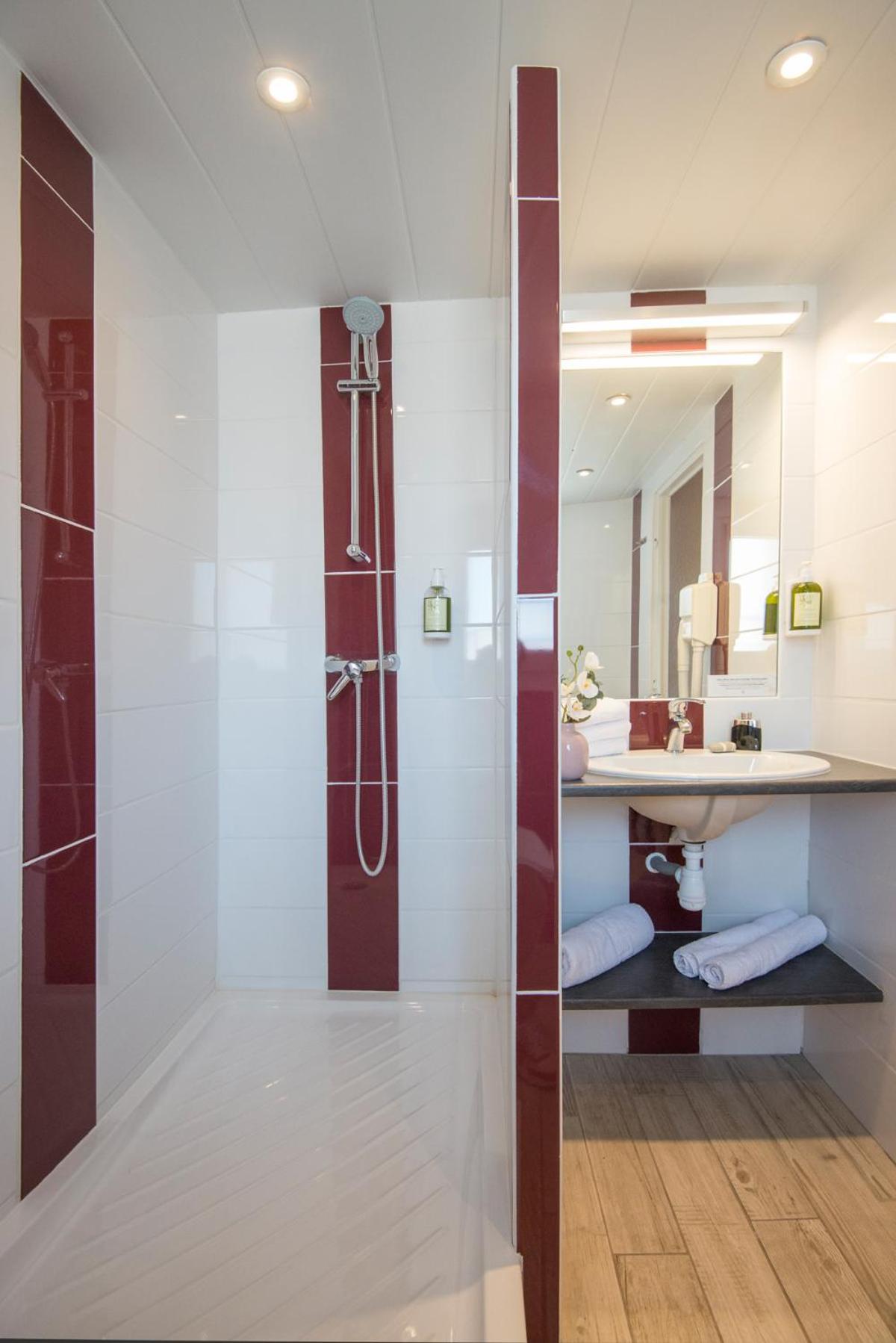 Superior Double Room with Shower photo 2