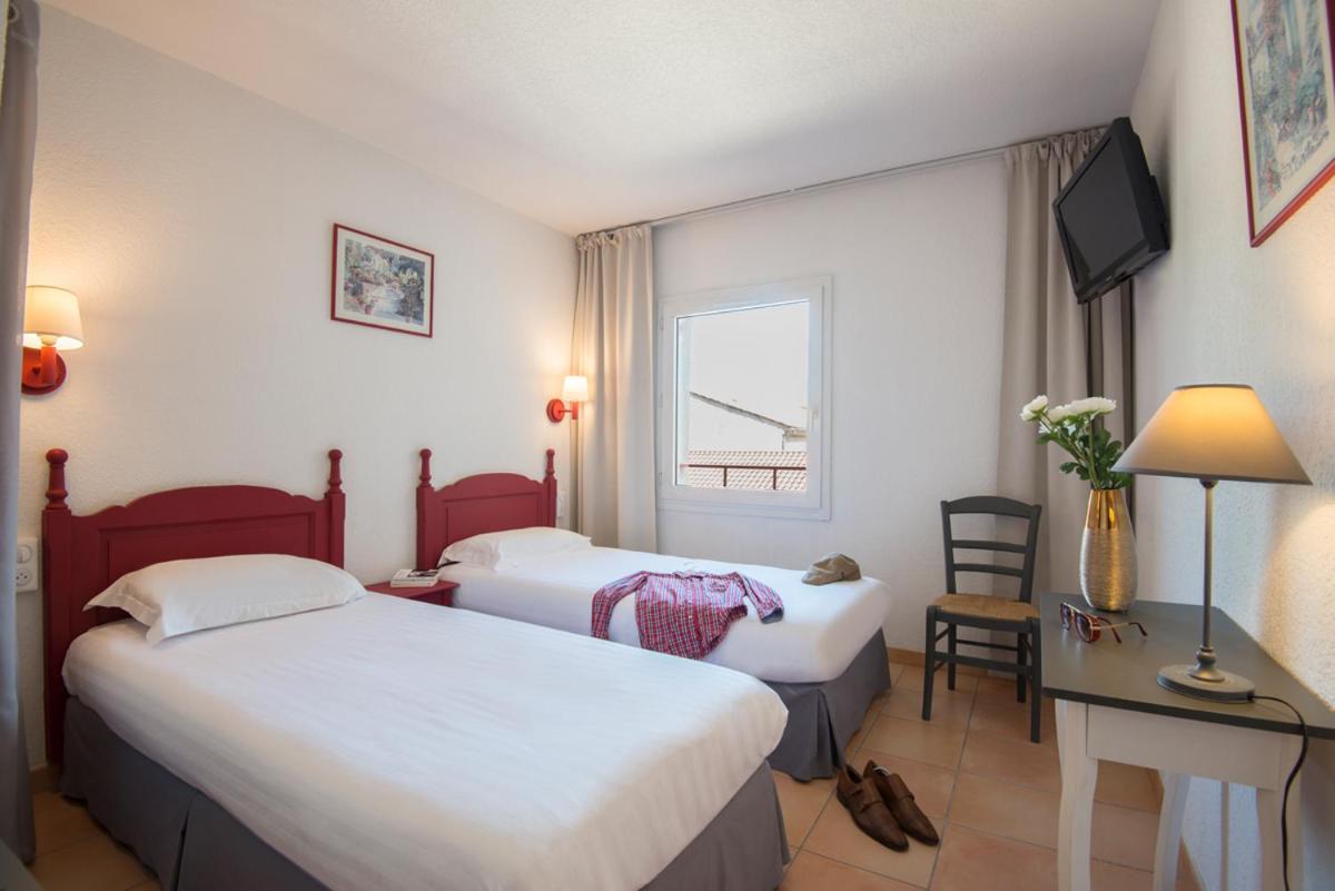 Standard Twin Room - Photo 3