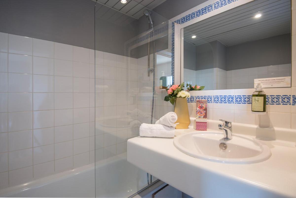 Standard Twin Room - Photo 2