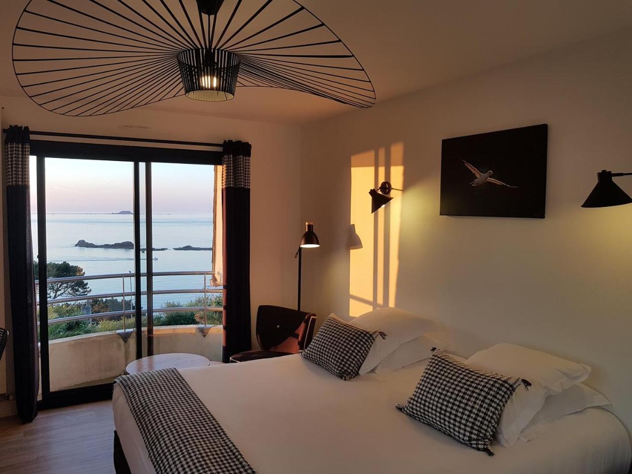 Deluxe Double Room with Sea View - Photo 1