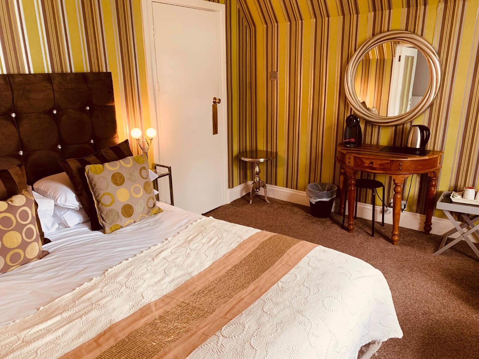 Basic Double Room photo 3